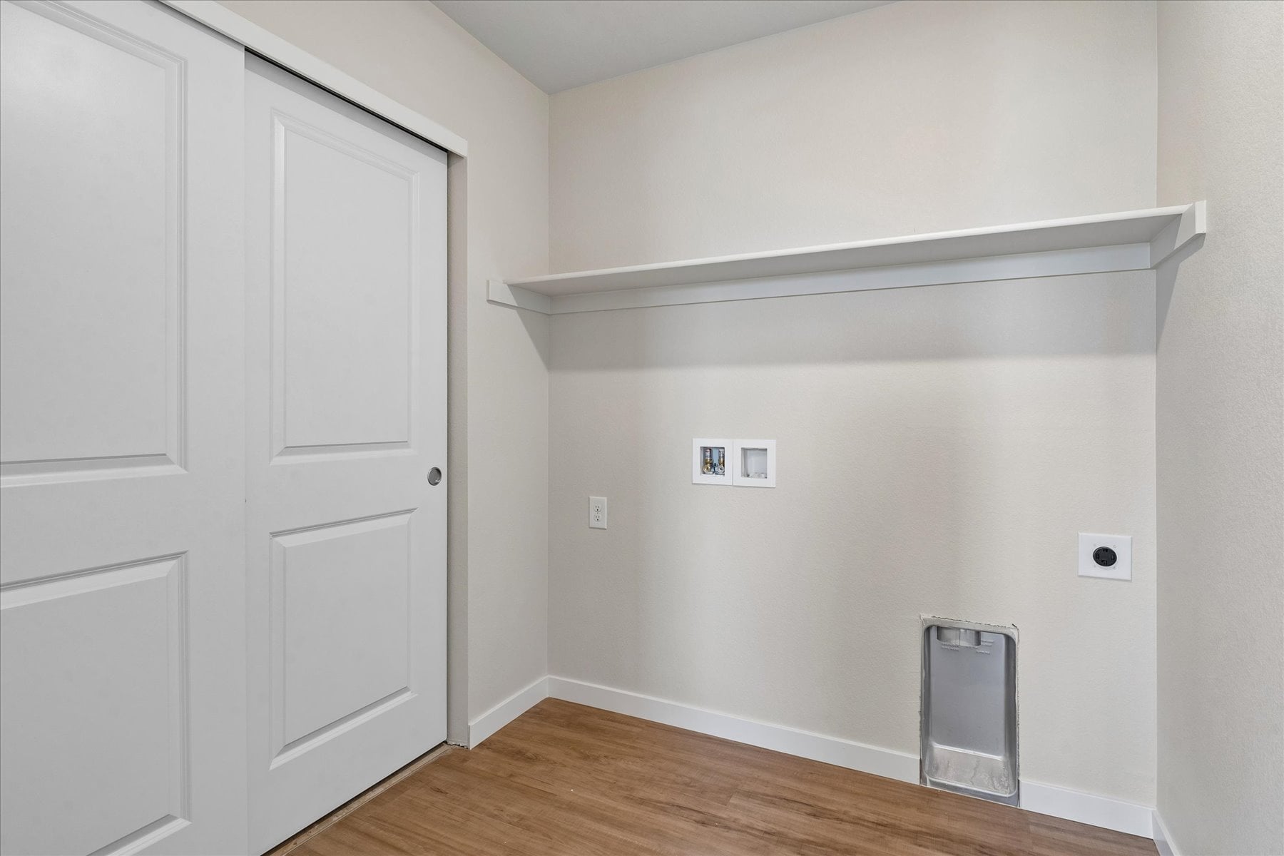 A white room with white cabinets.