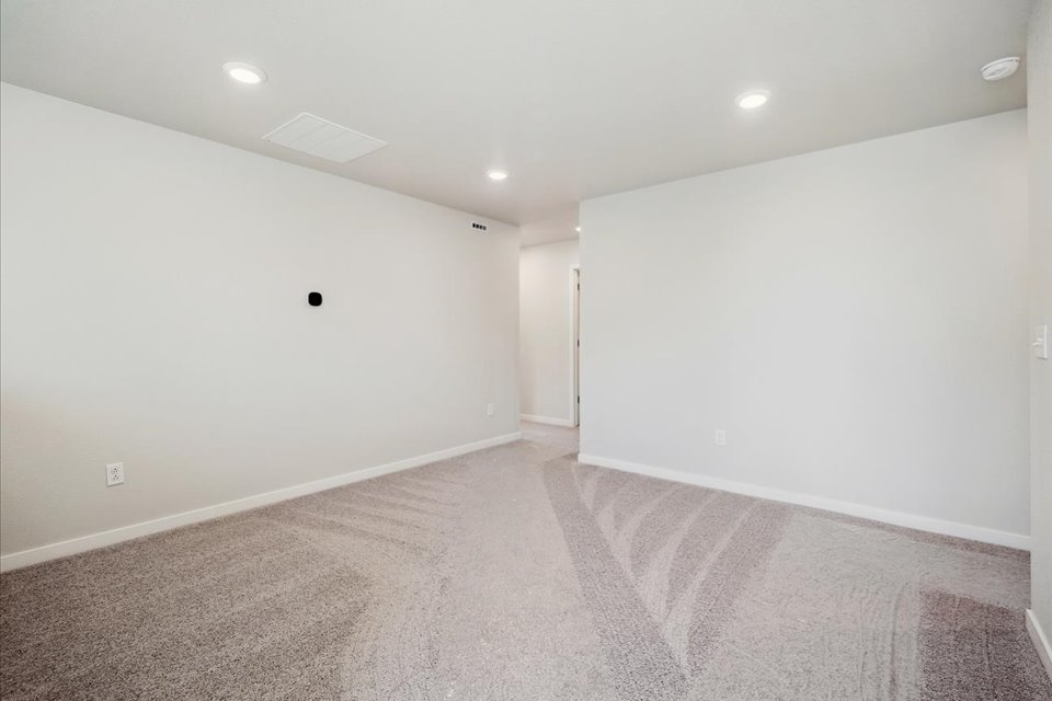 A room with a carpet and a carpet.