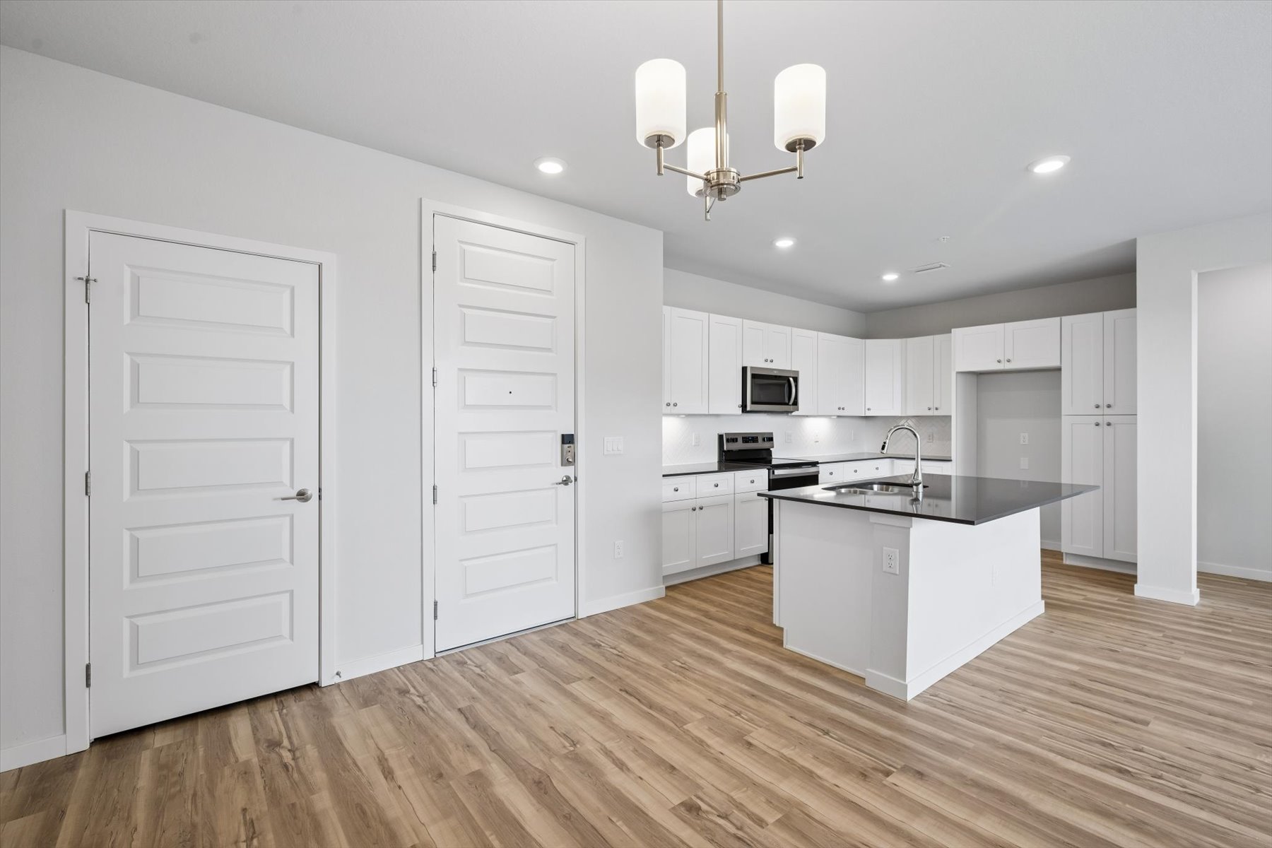 A kitchen with white cabinets.