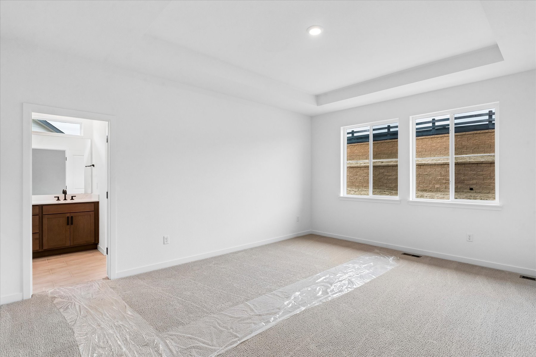 A room with a rug and a window.