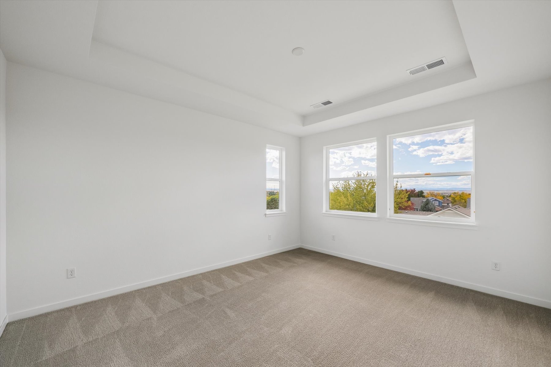 A room with a window and a carpet.