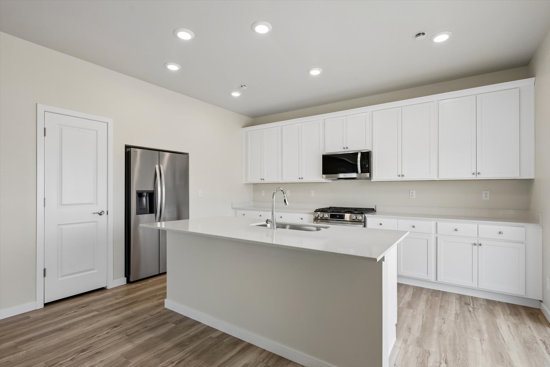 A kitchen with white cabinets.