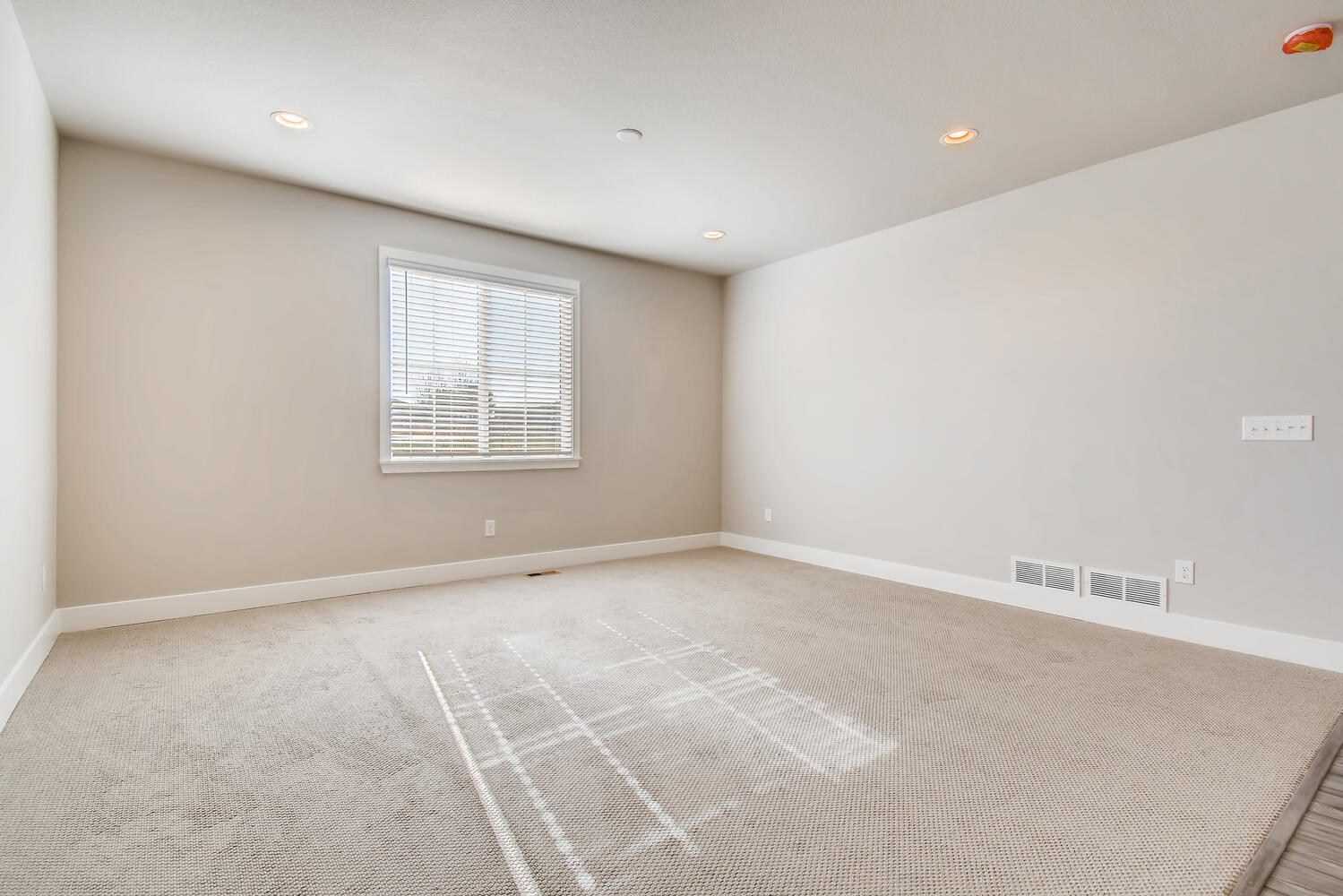 A room with a bed and a window.