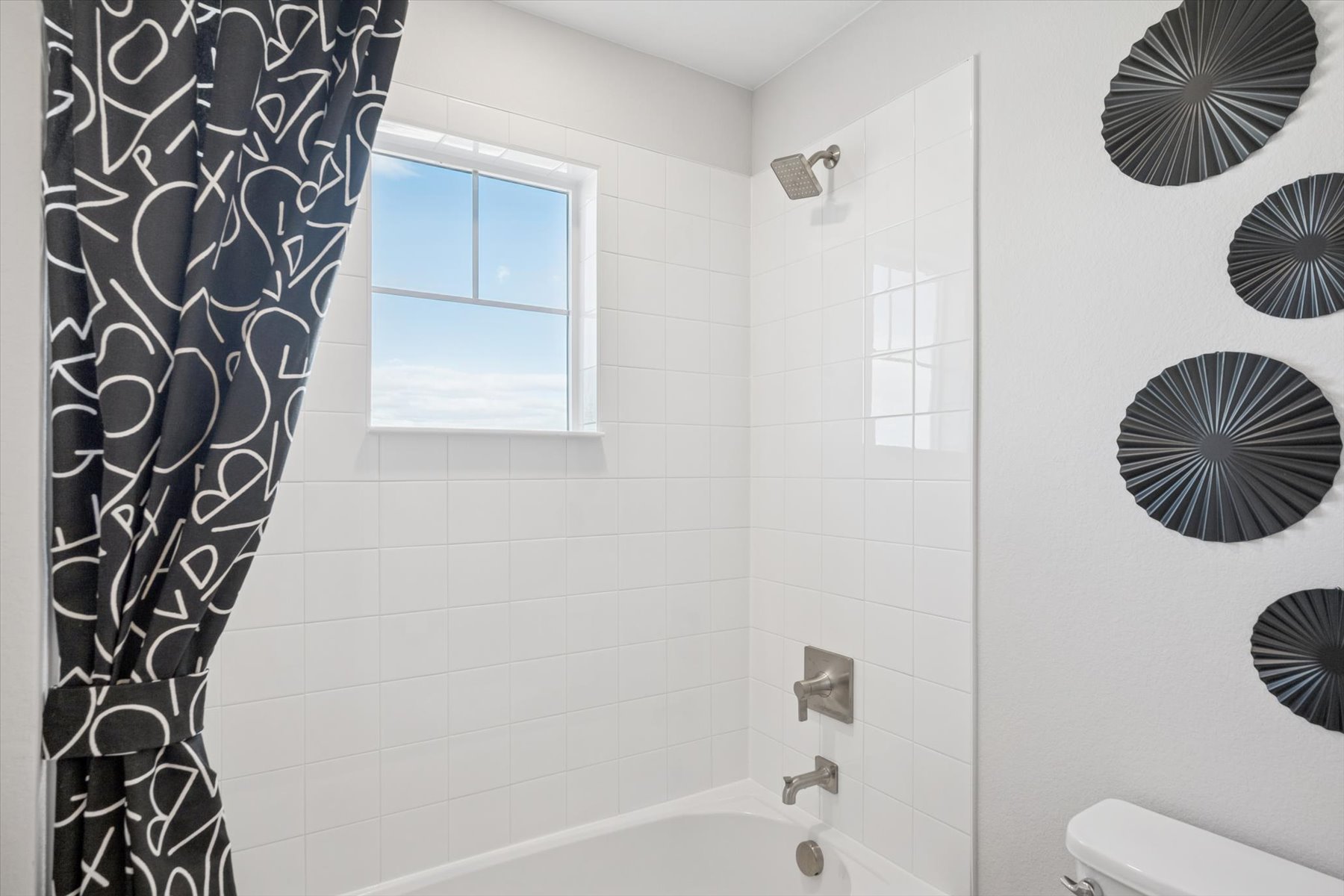 A bathroom with a shower curtain.