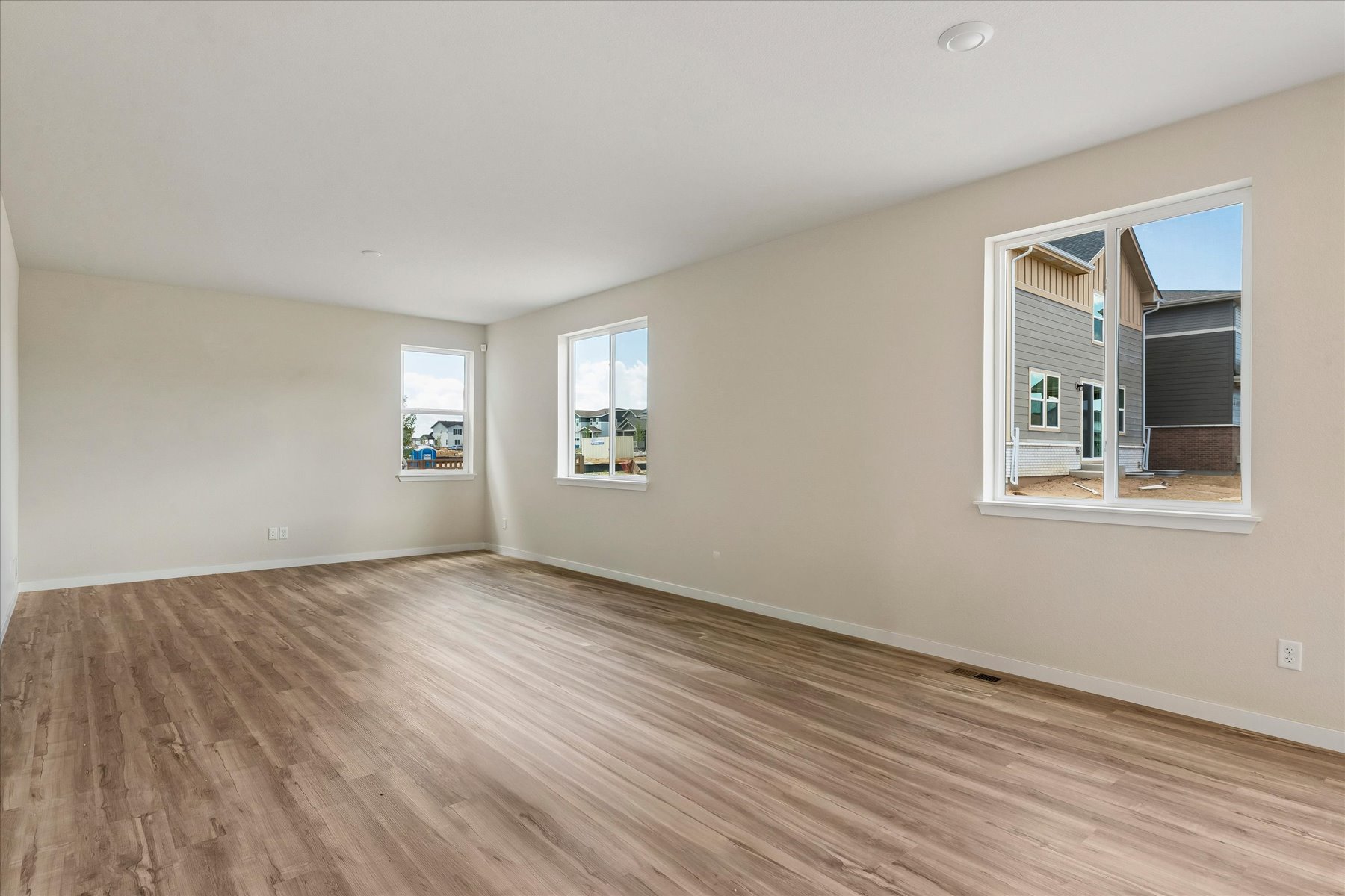 A room with a wood floor and windows.