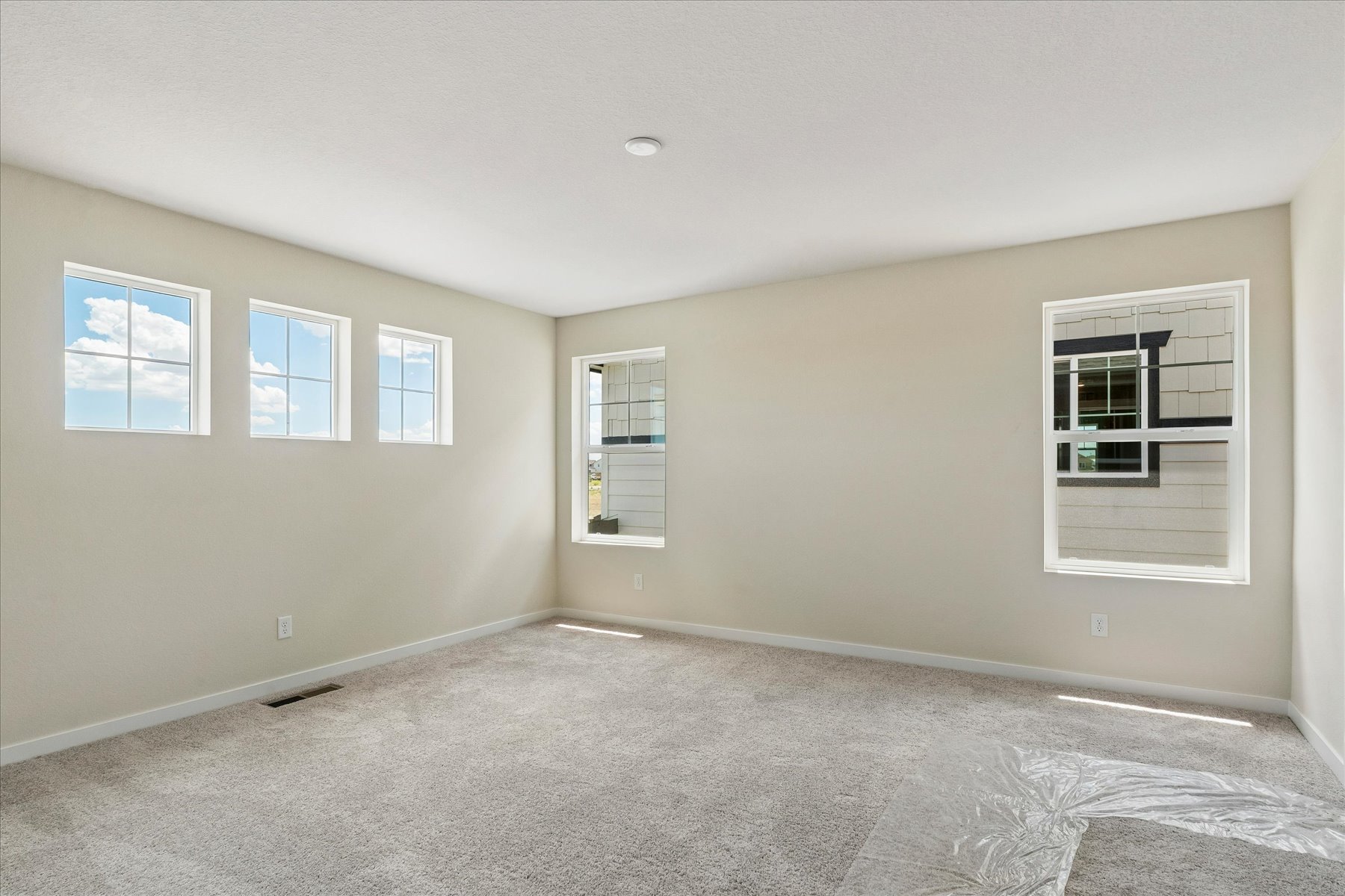 A room with windows.