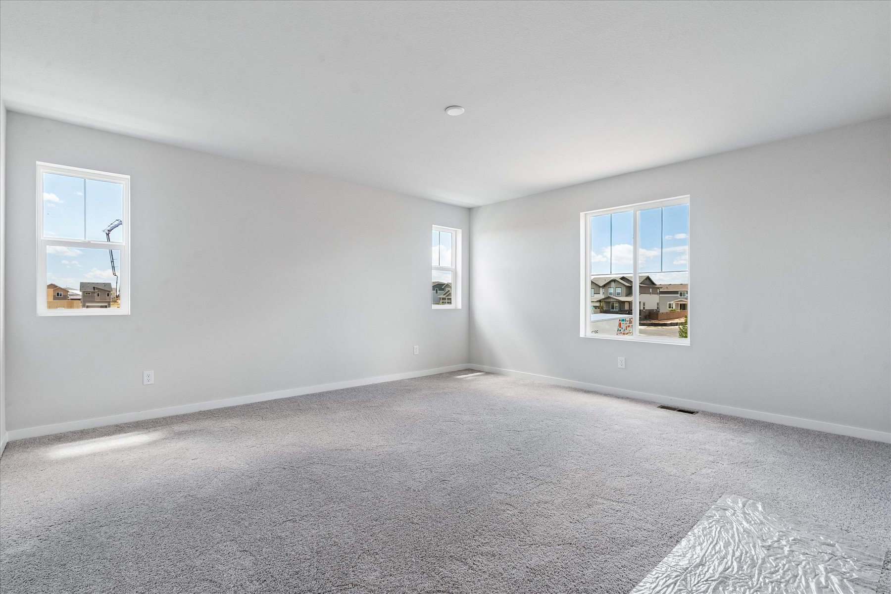 A room with windows.