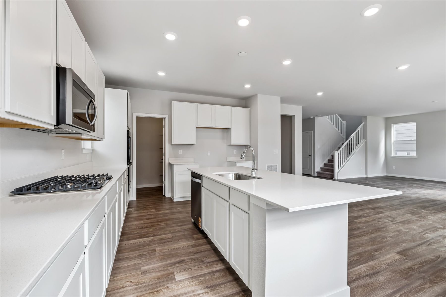 A kitchen with white cabinets.