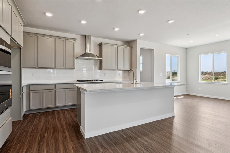 A kitchen with white cabinets.