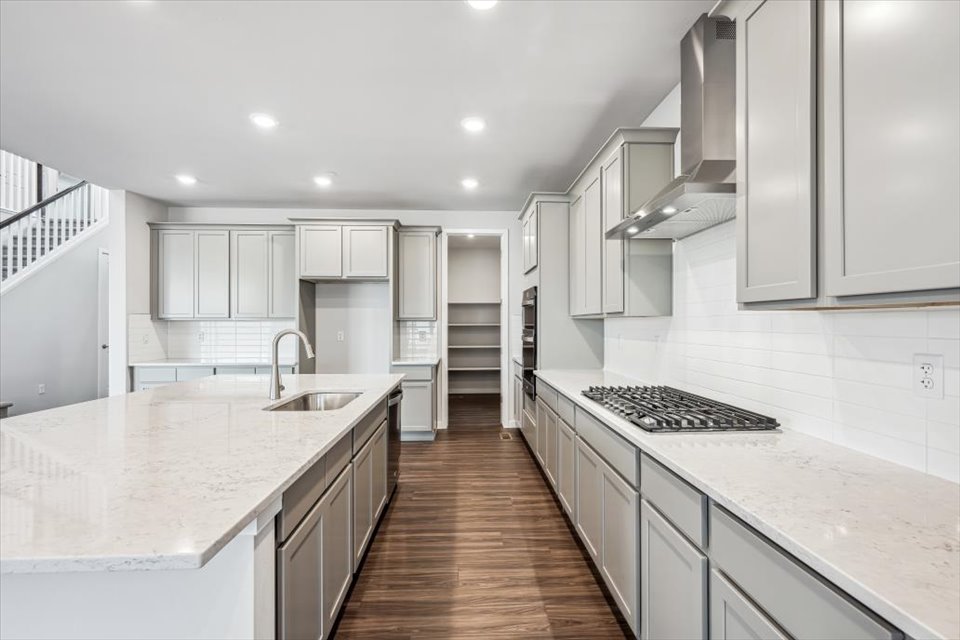A kitchen with white cabinets.
