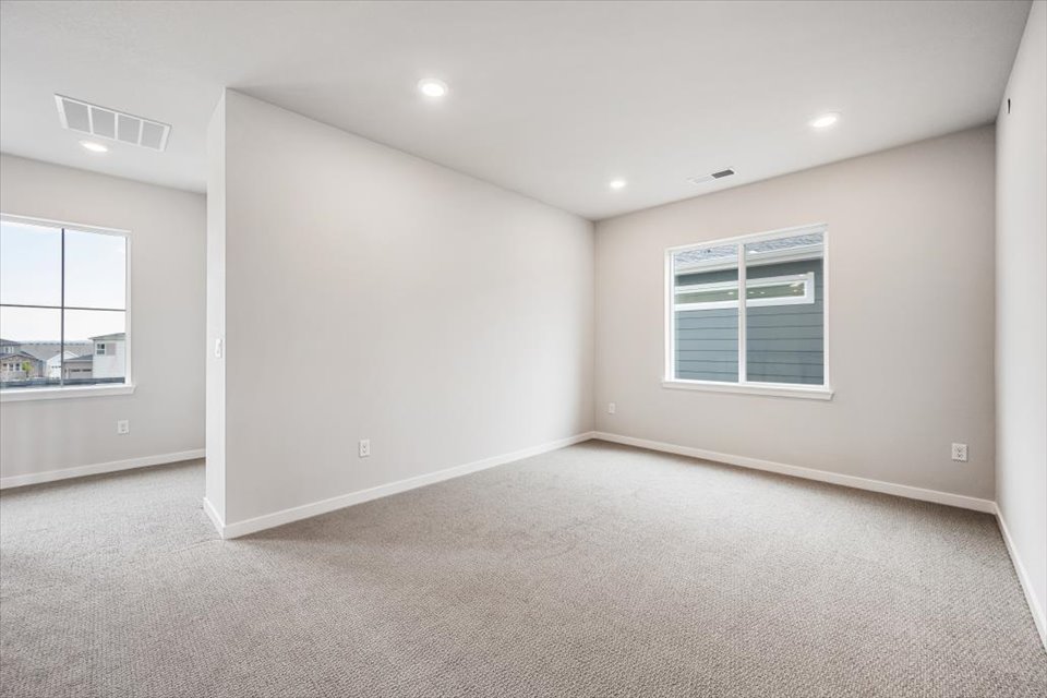 A room with a white wall and windows.