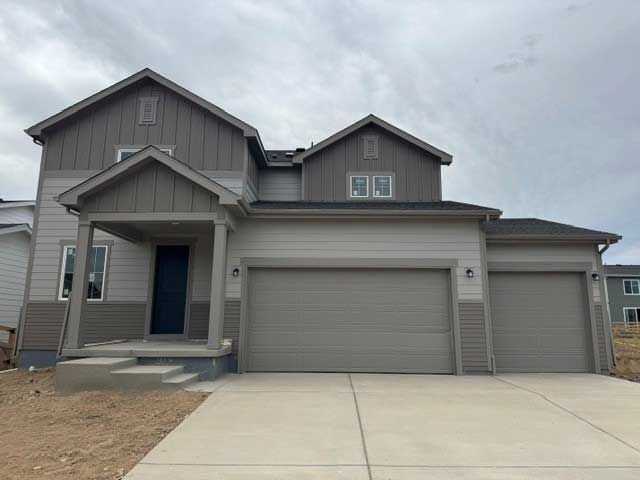 A house with garages.