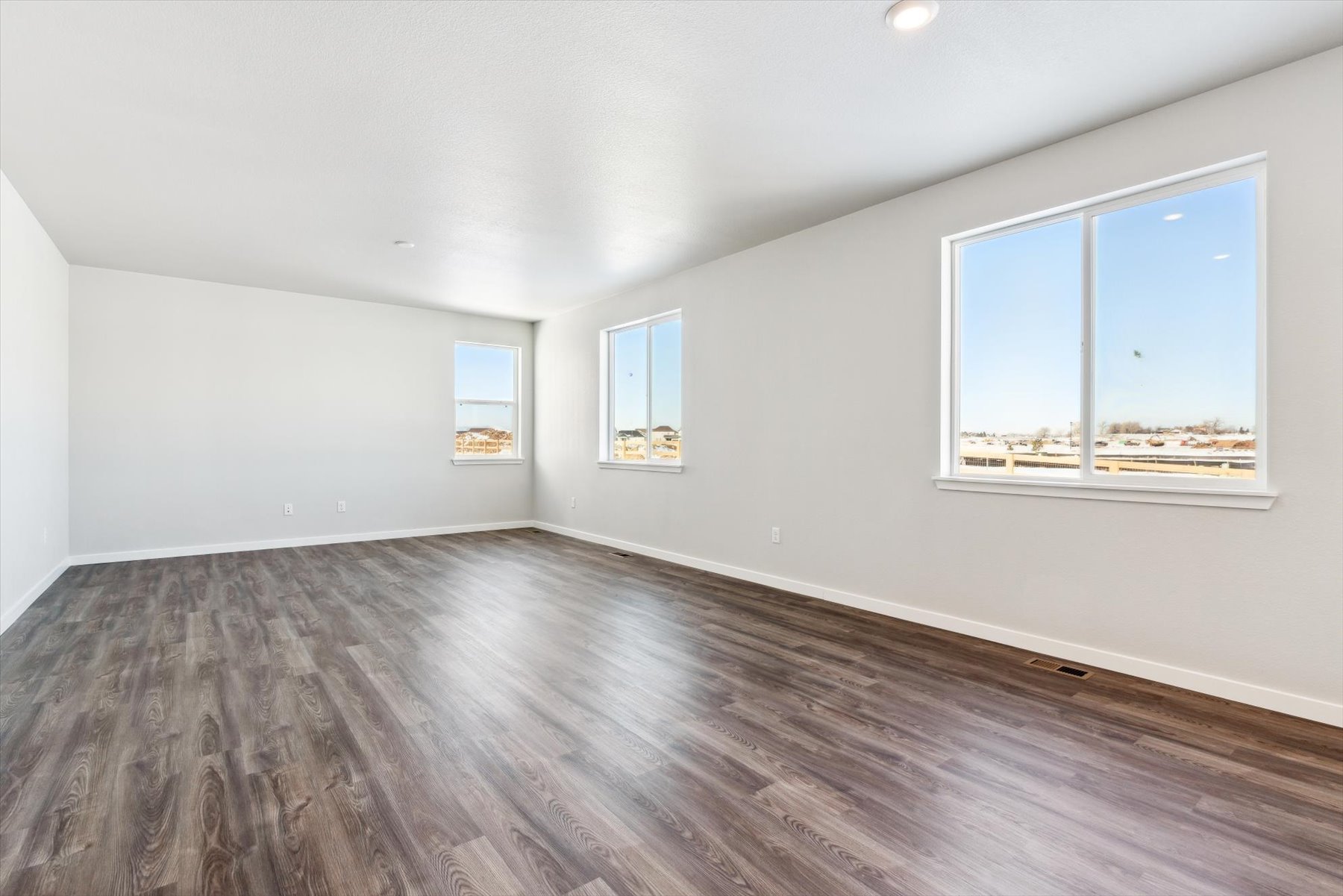 A room with windows.