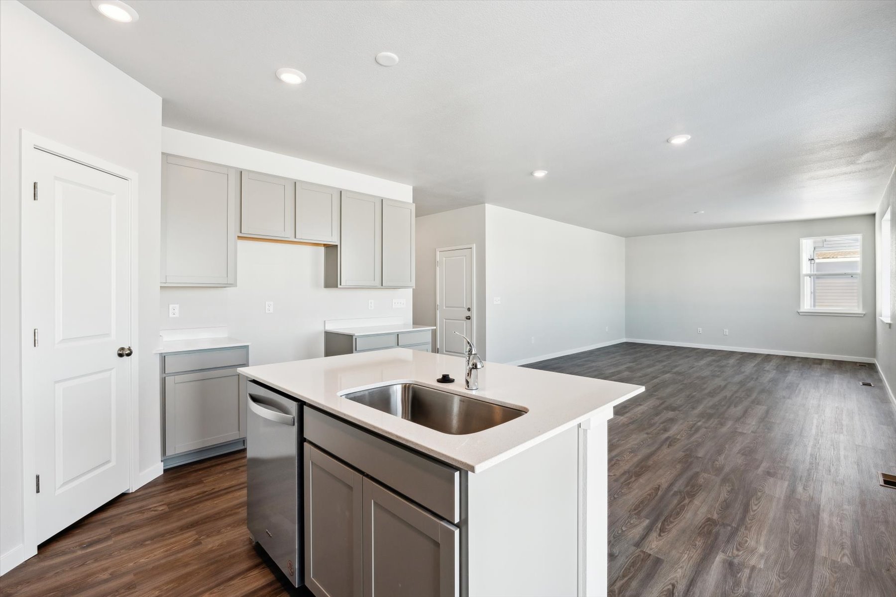 A kitchen with white cabinets.