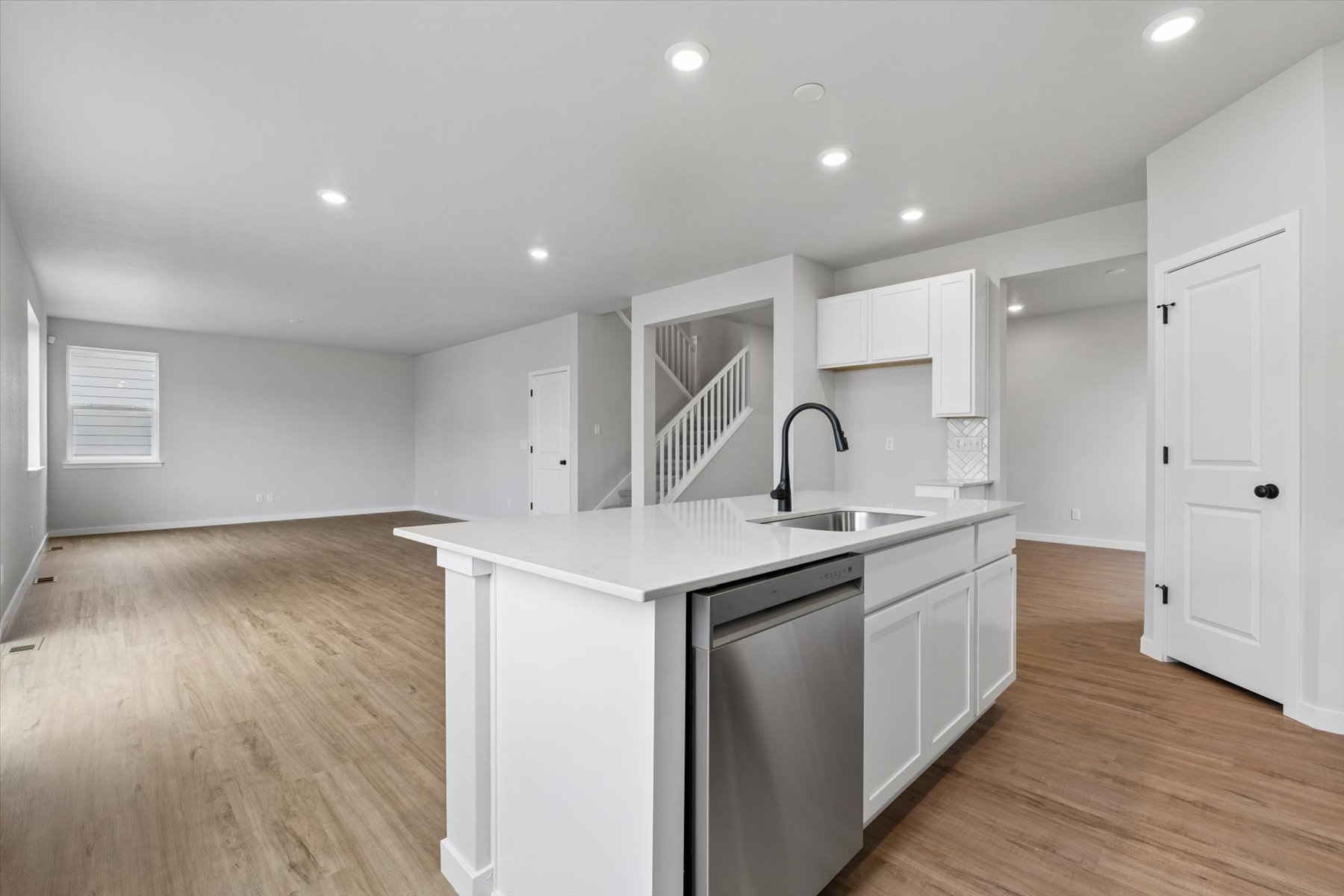 A kitchen with white cabinets.