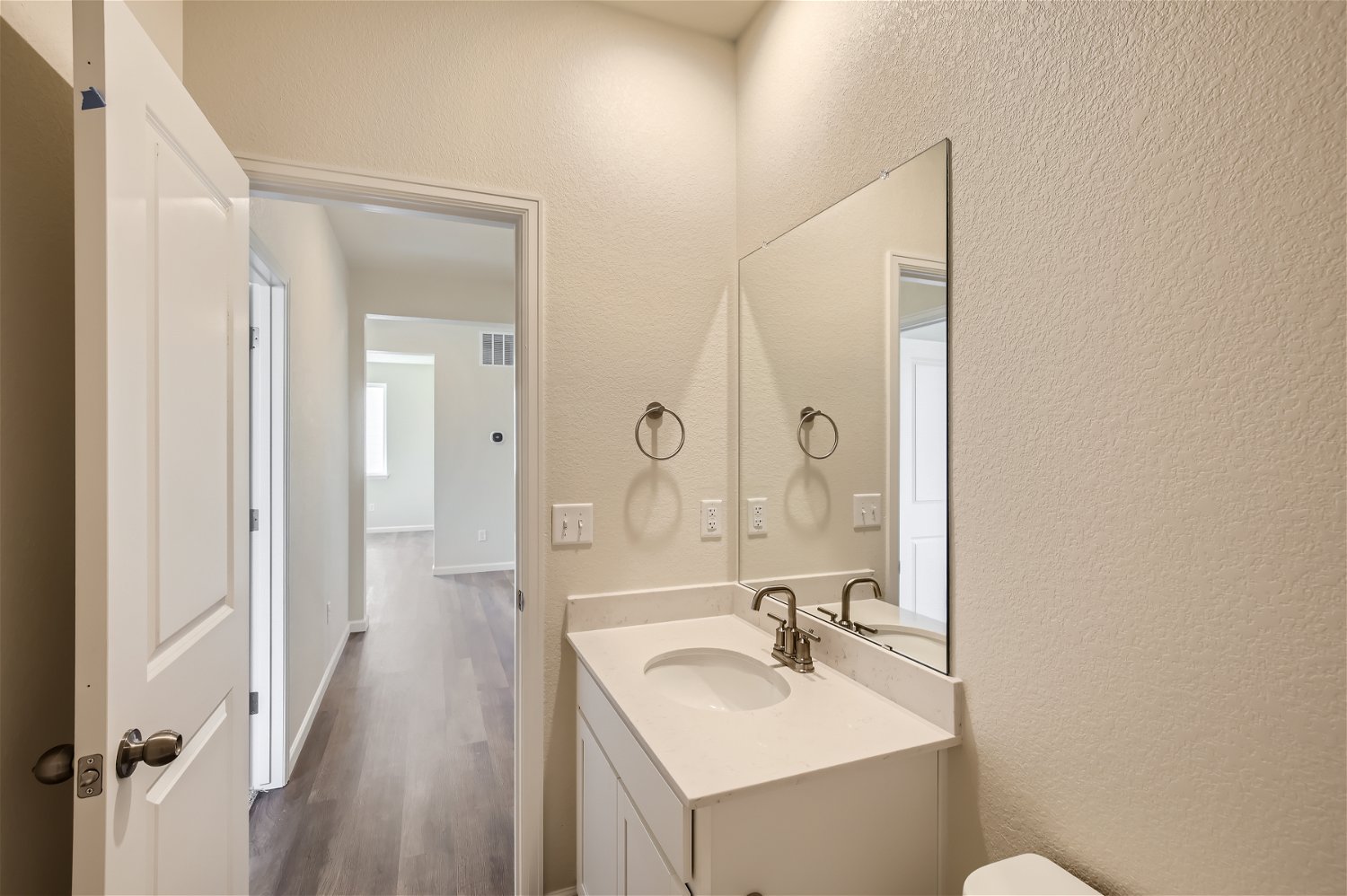 A bathroom with a sink and mirror.