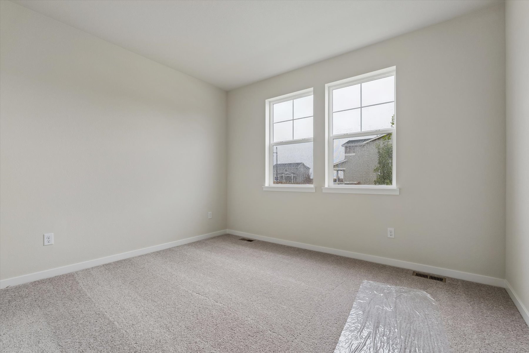 A room with a rug and a window.