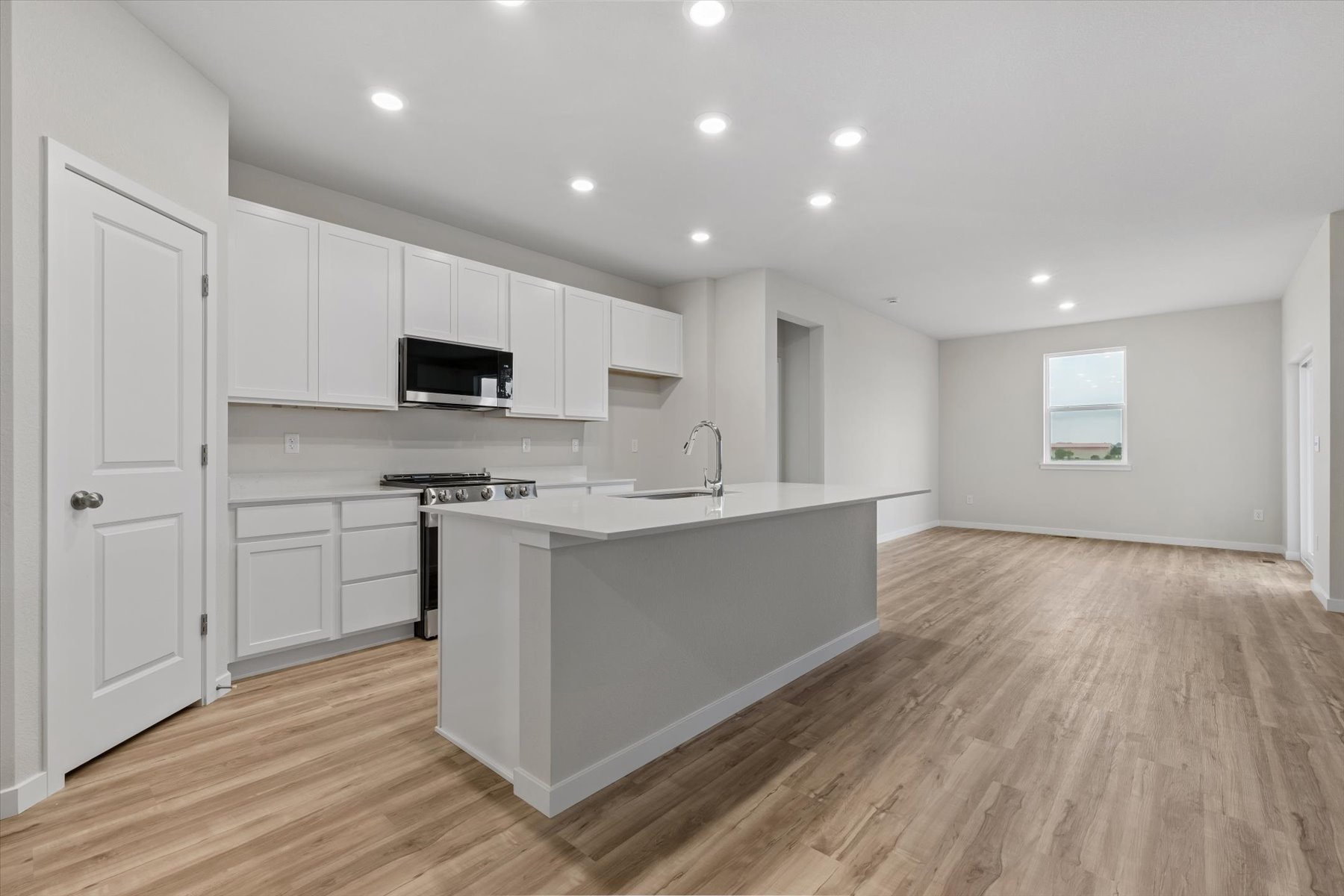 A kitchen with white cabinets.