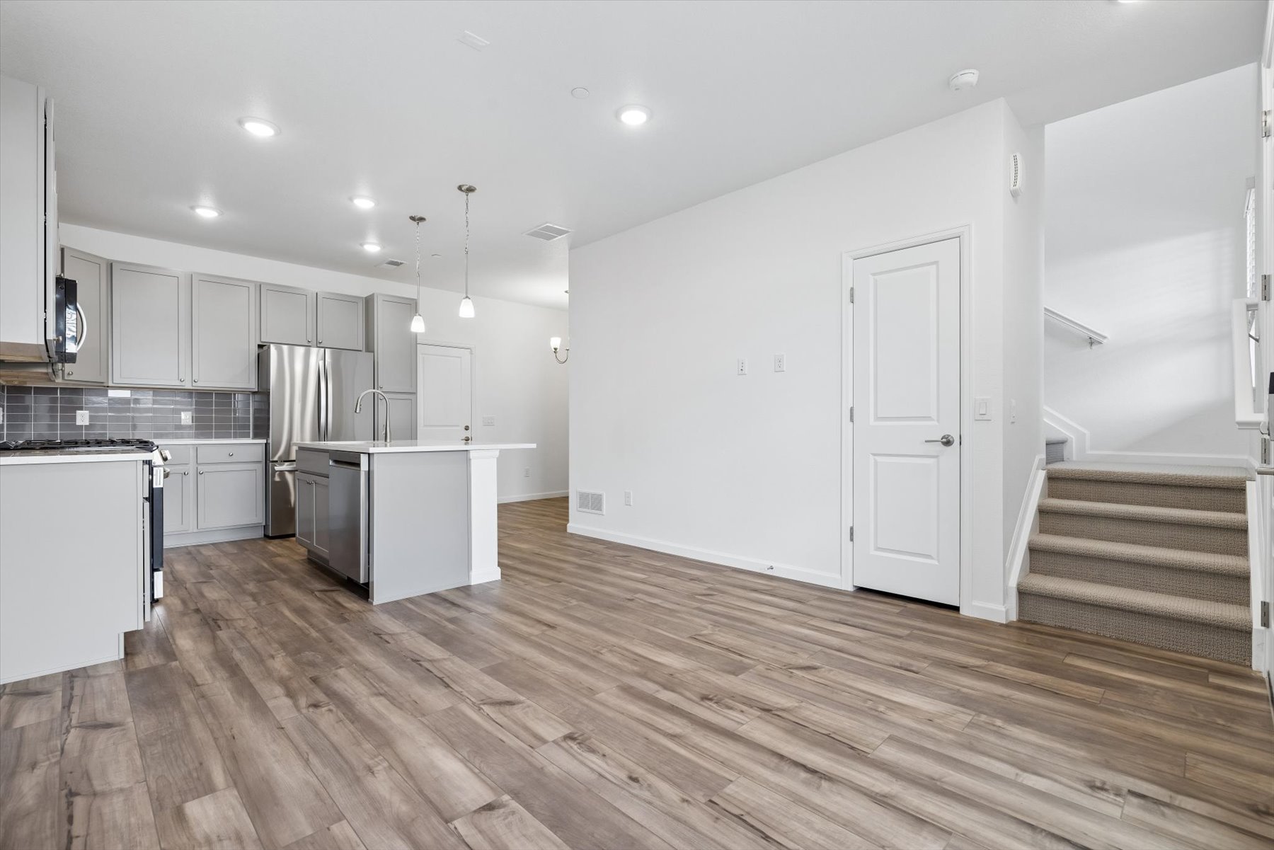 A kitchen with white cabinets.