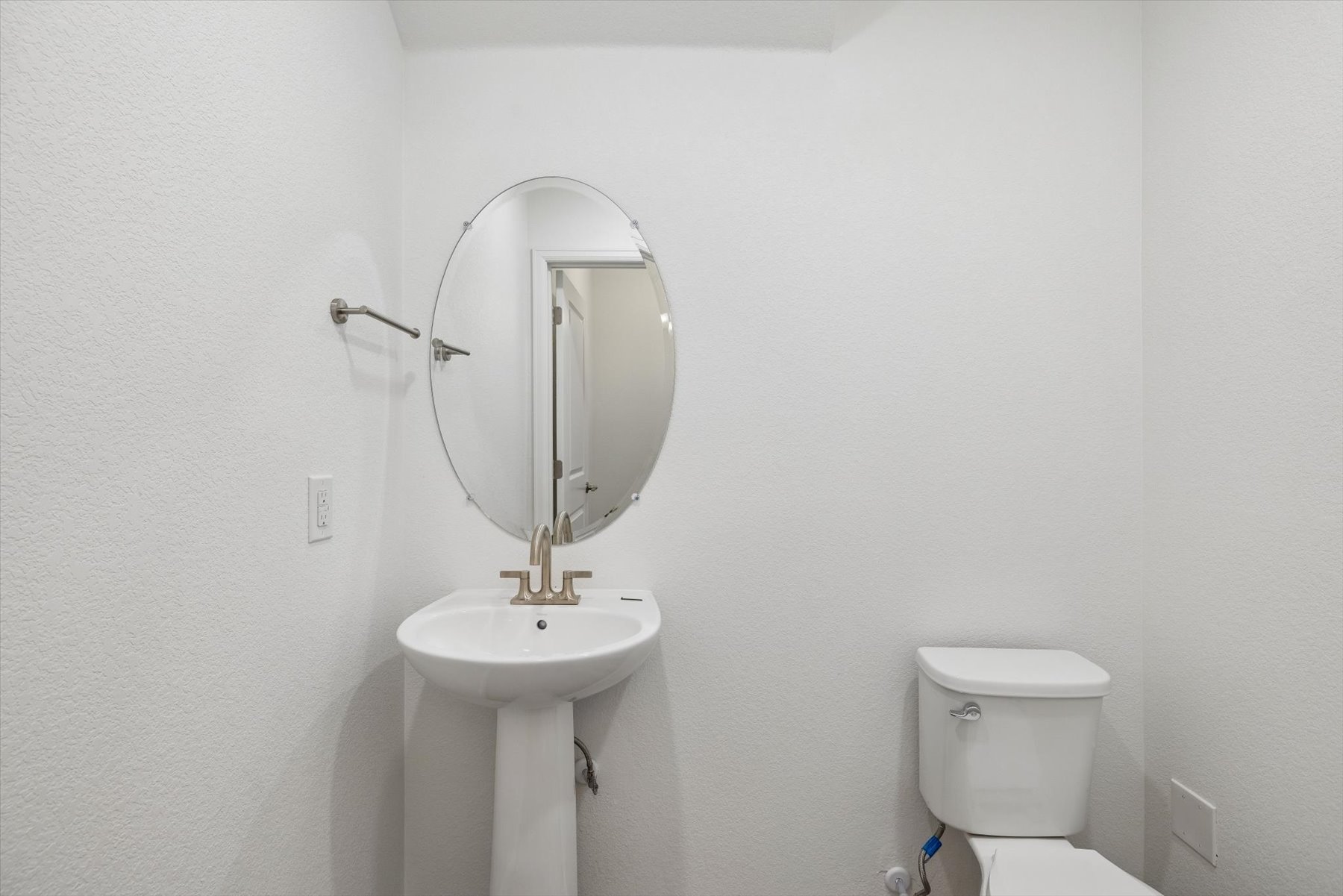 A bathroom with a mirror and sink.