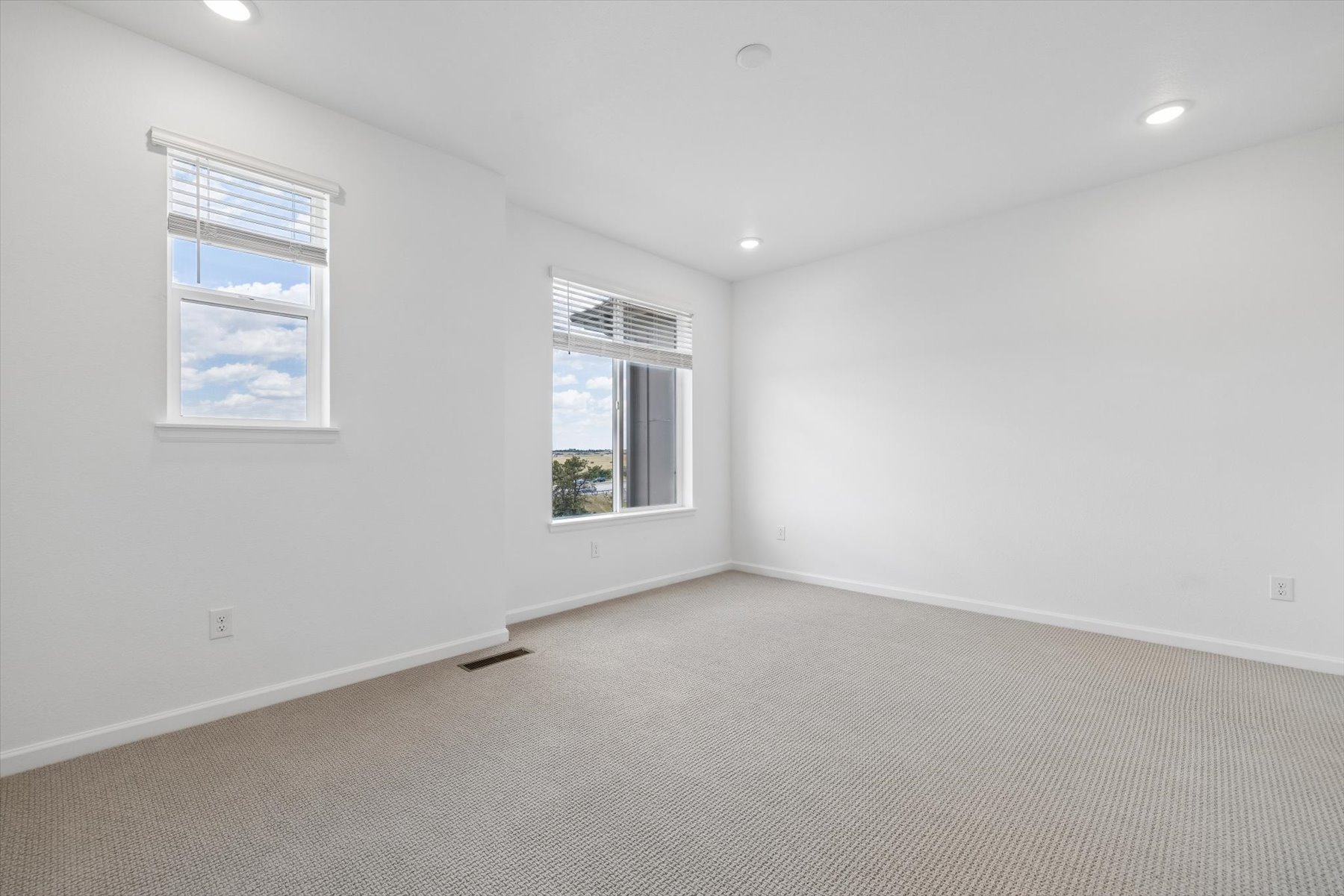 A room with a window and a carpet.