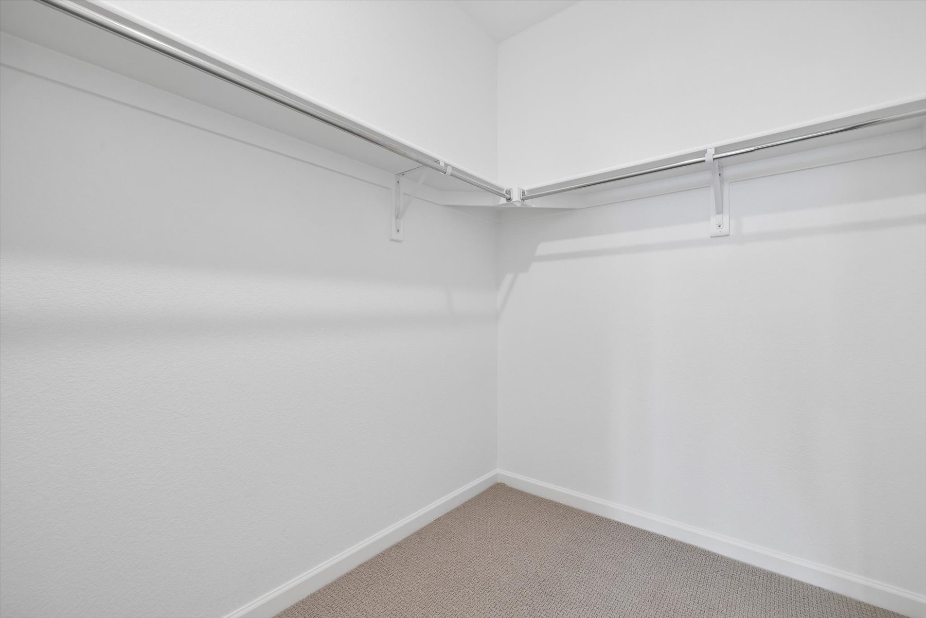 A white wall with a white ceiling.