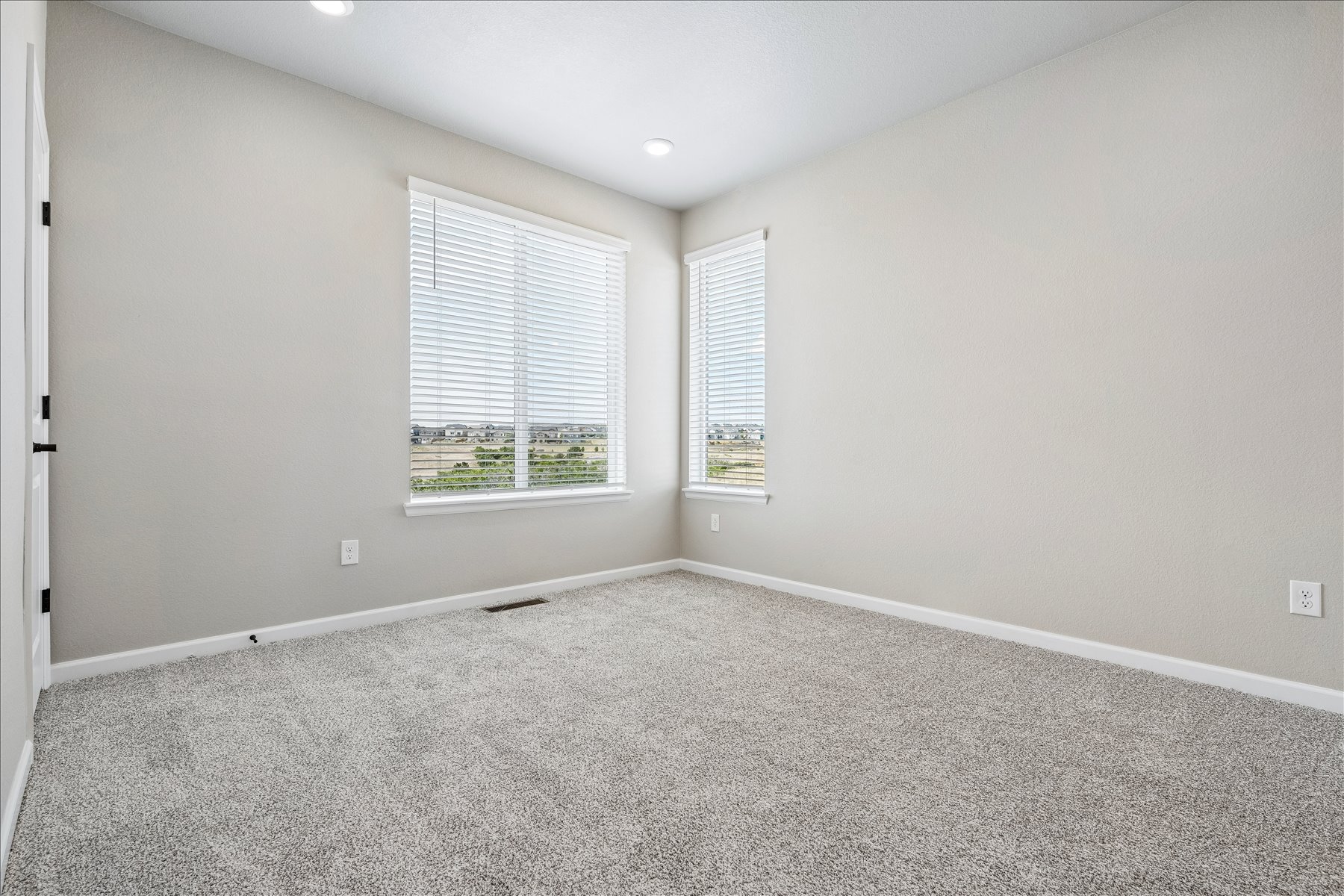 A room with a window and a carpet.