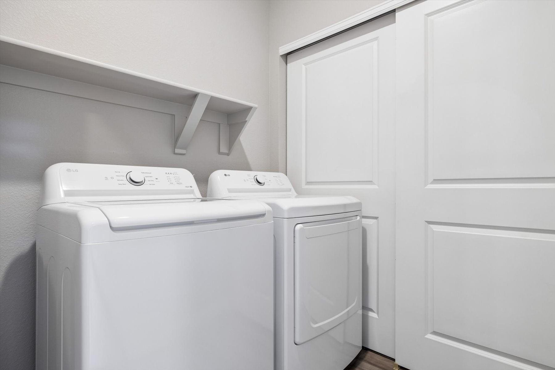 A white washing machine.