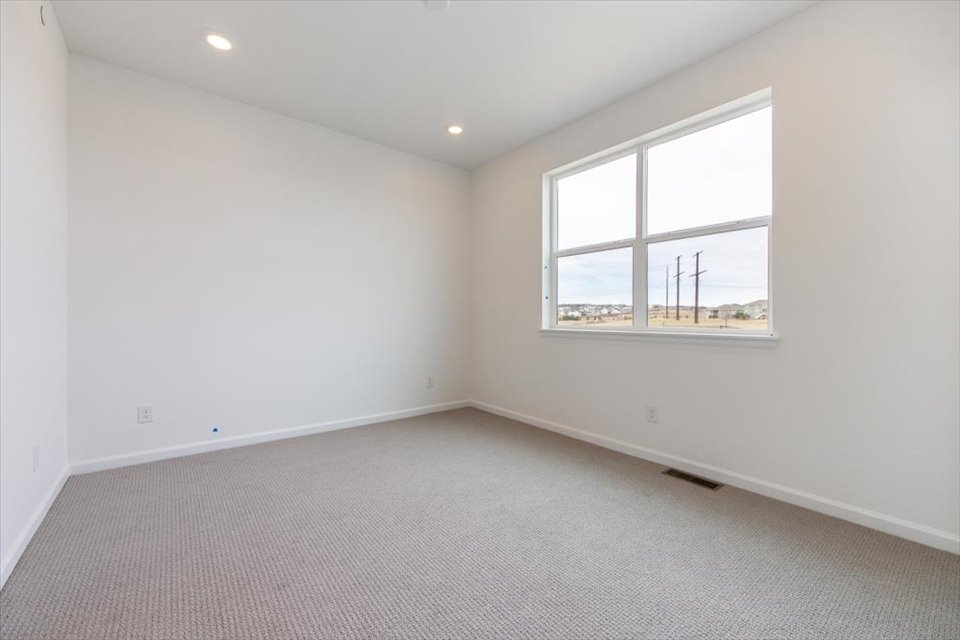 A room with a window and a carpet.