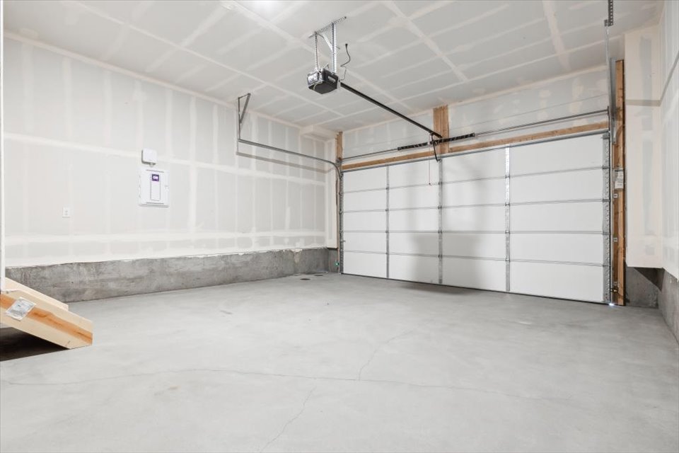 A room with a white wall and a light.