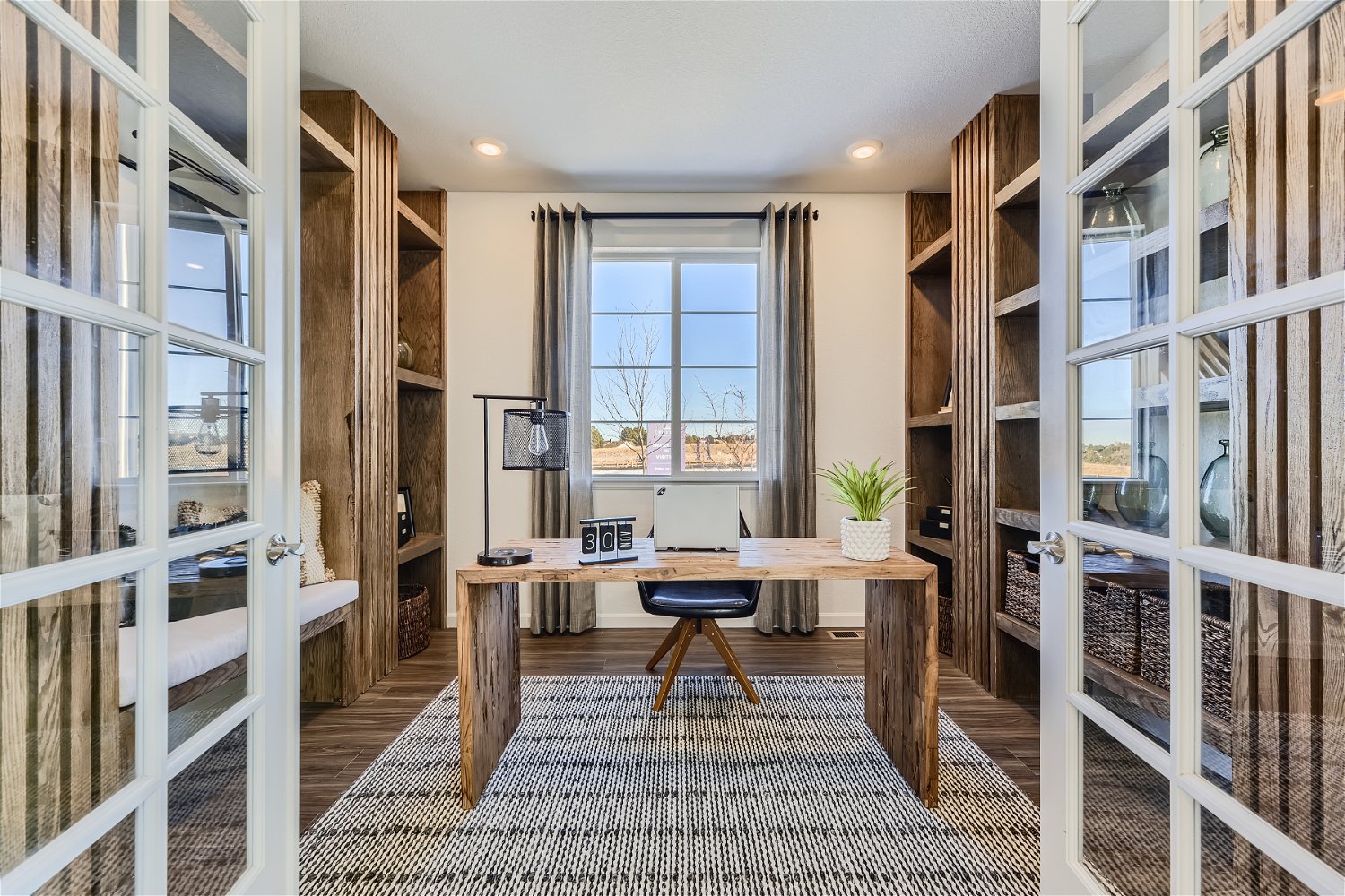 A room with a table and chairs.