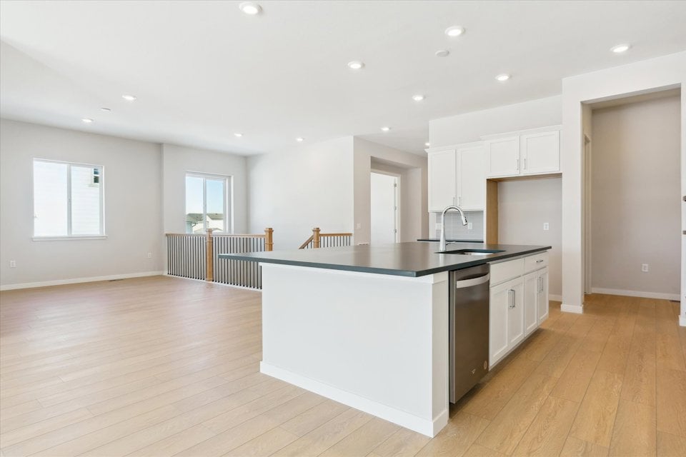 A kitchen with white cabinets.