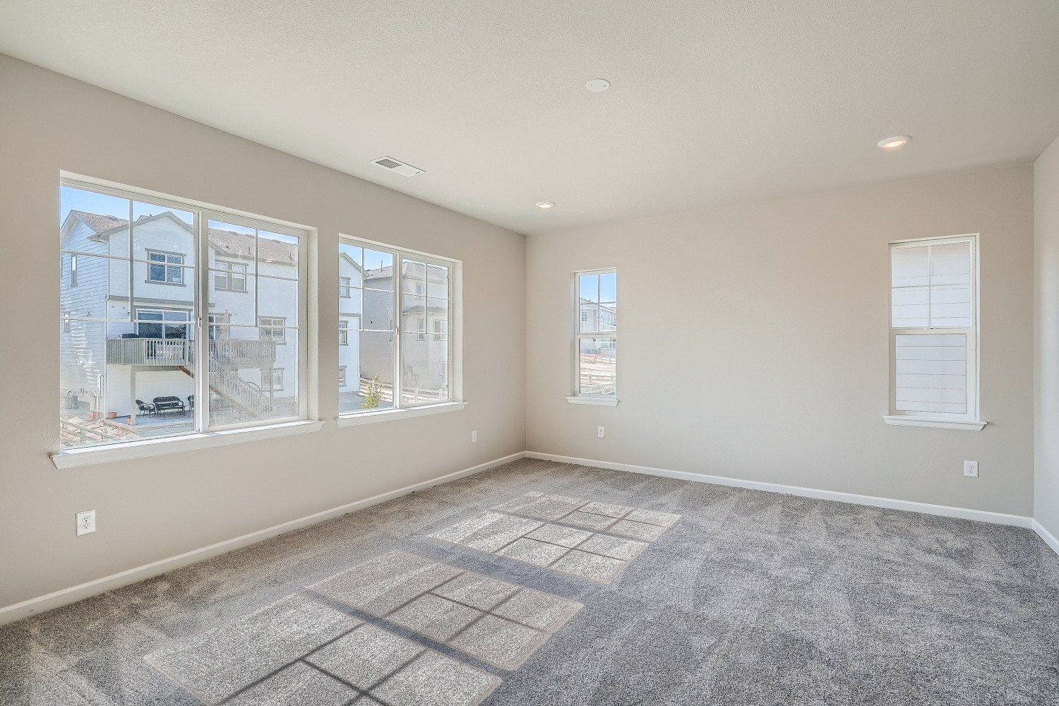 A room with windows.