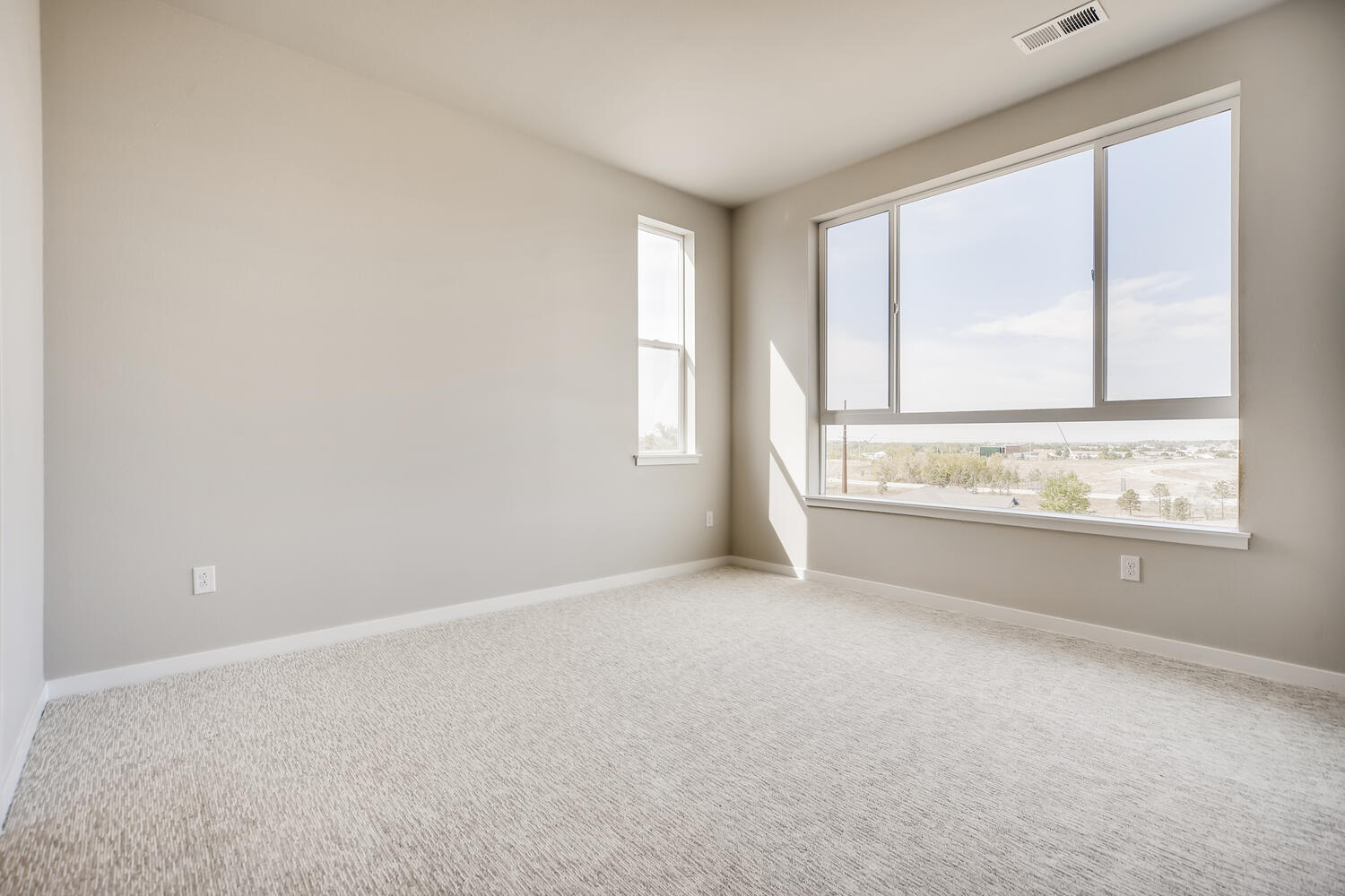 A room with windows.