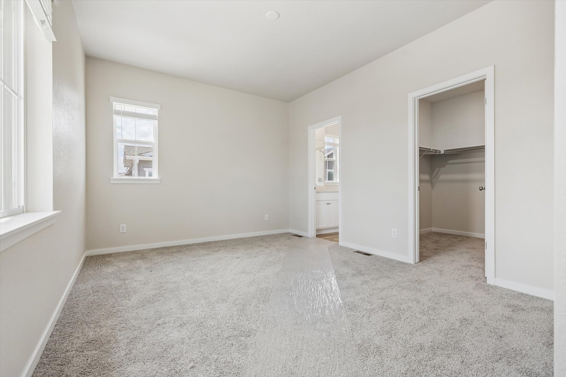 A room with a carpet and a door.