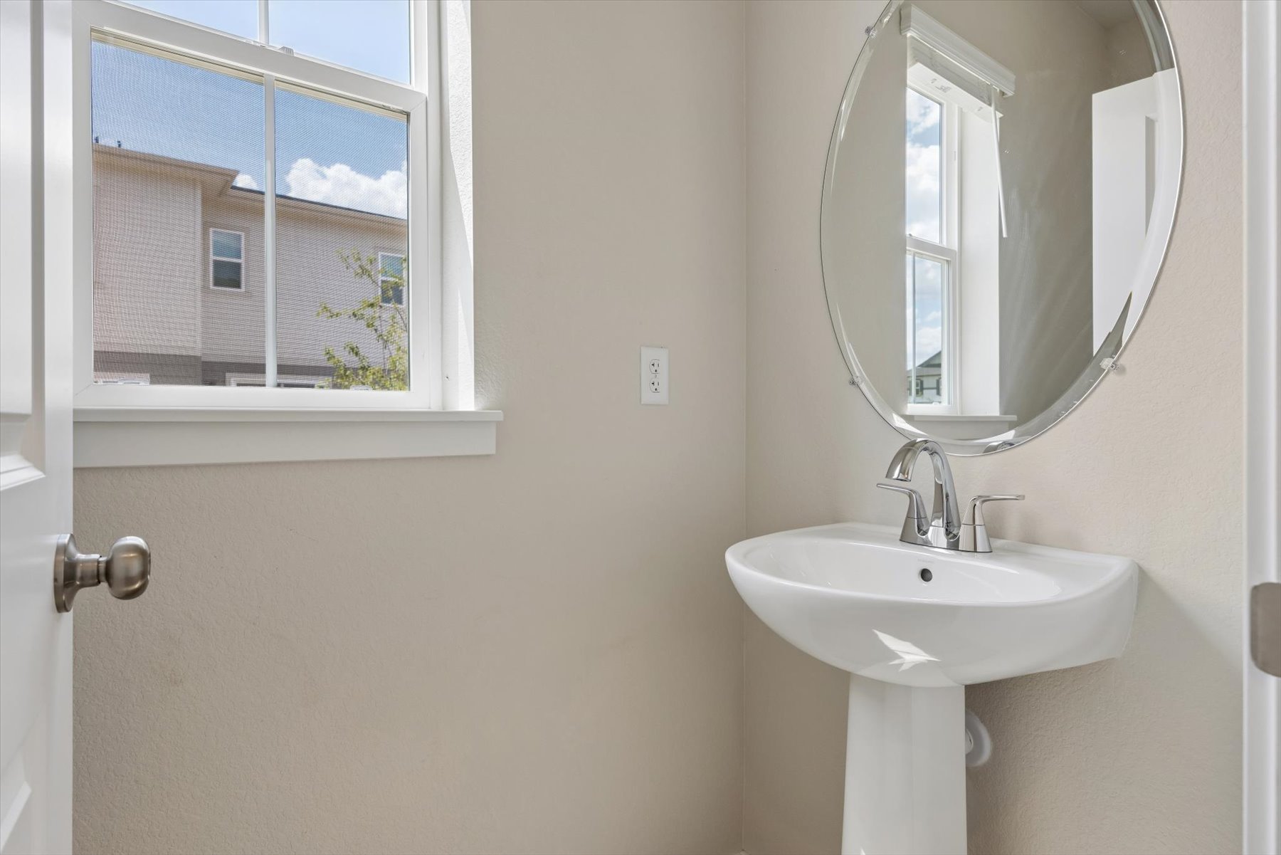 A bathroom with a mirror and sink.
