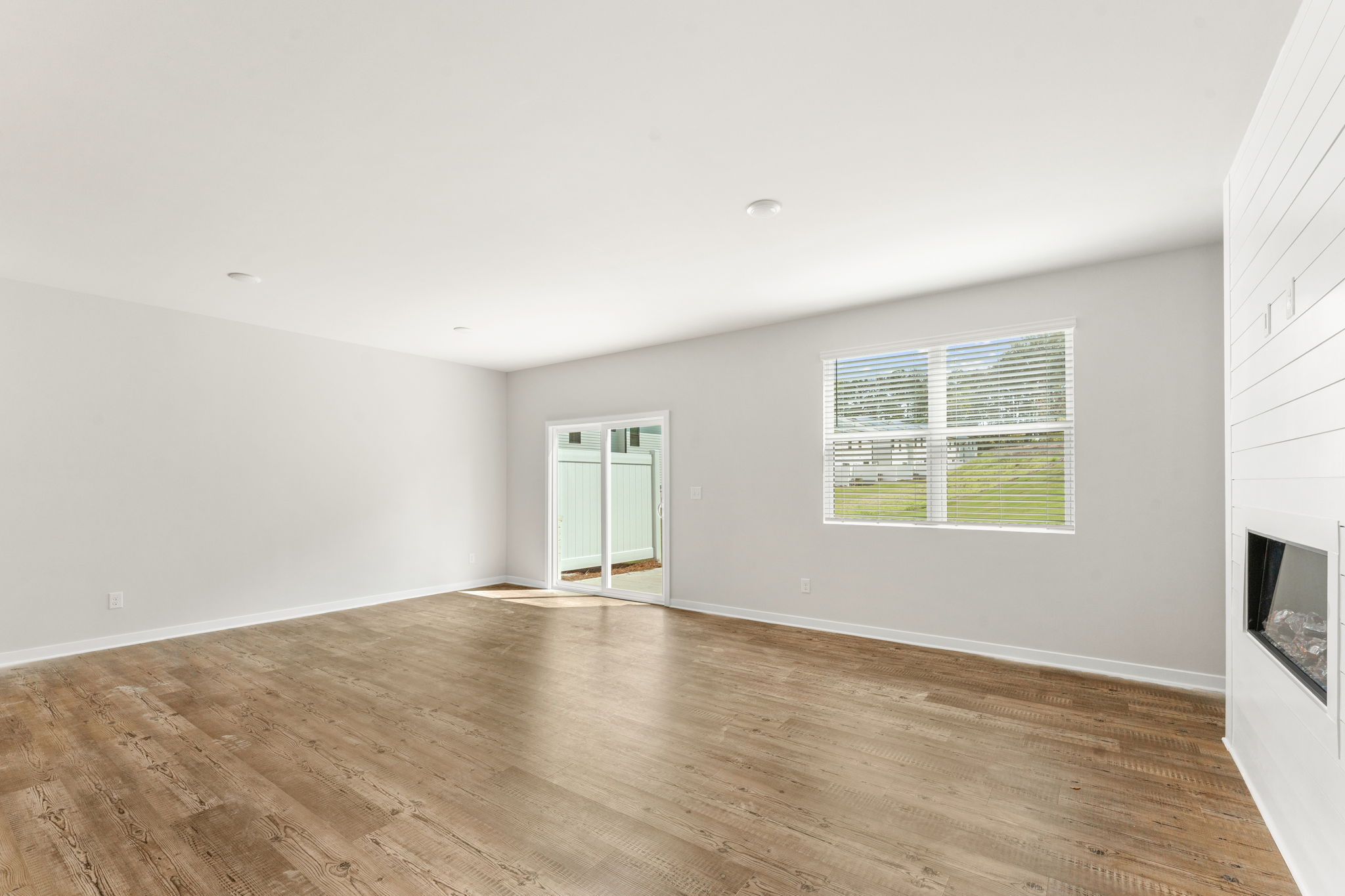 A room with a wood floor and windows.