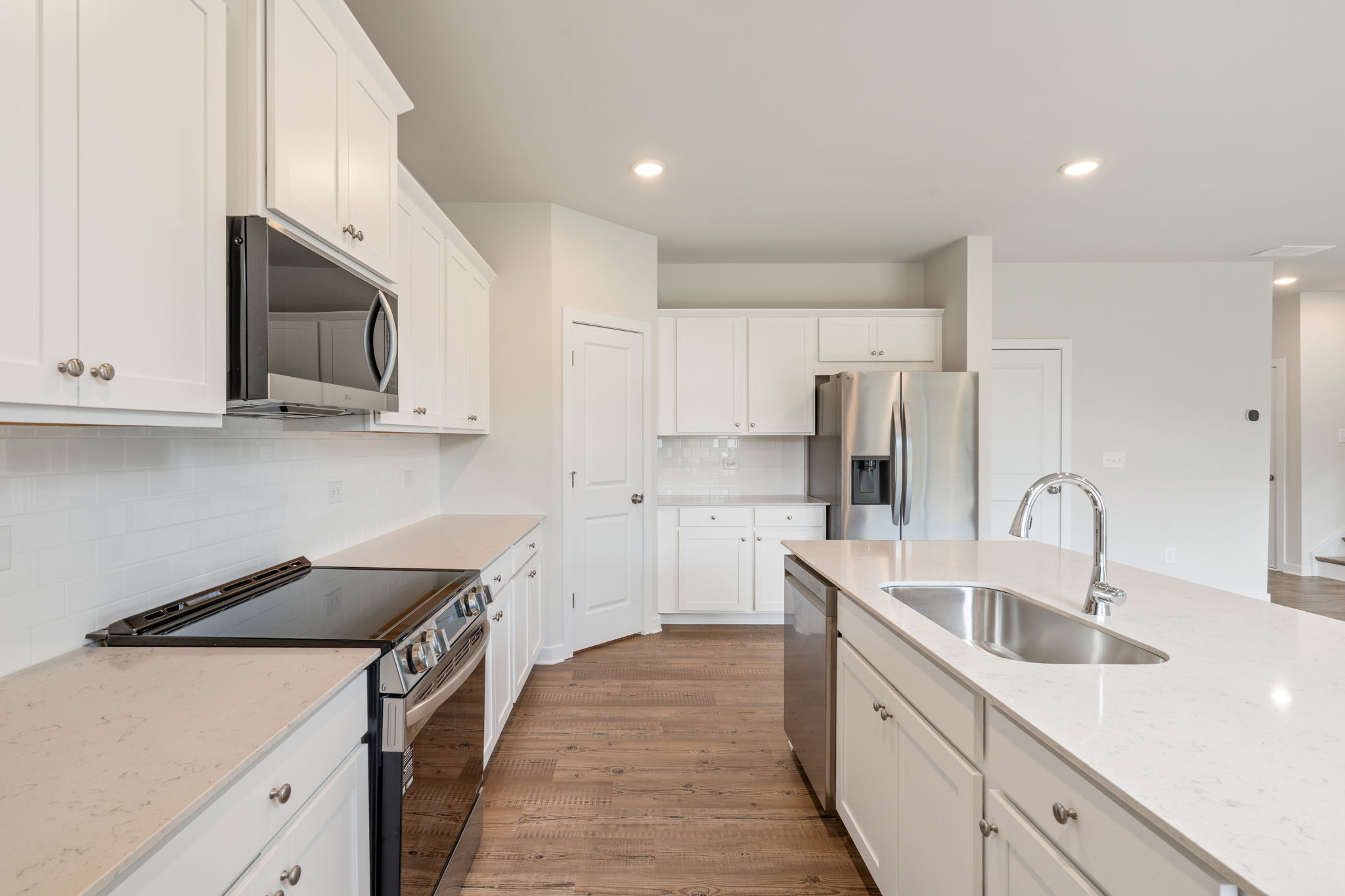 A kitchen with white cabinets.