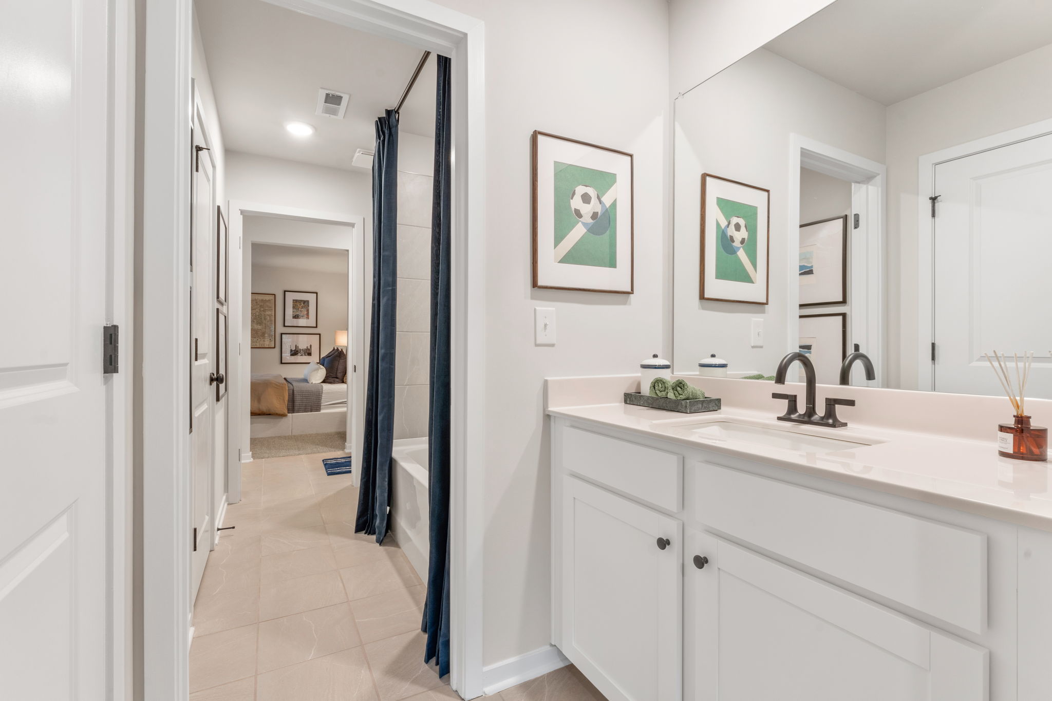 A bathroom with a sink and a mirror.