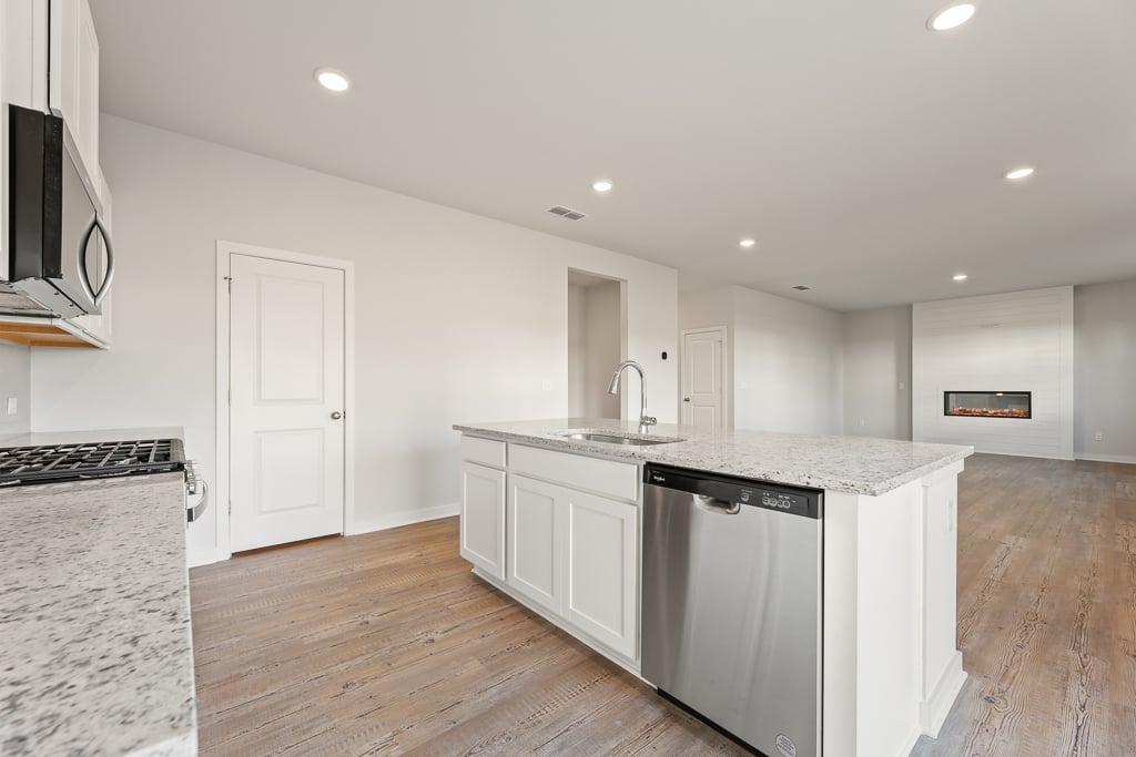 A kitchen with white cabinets.