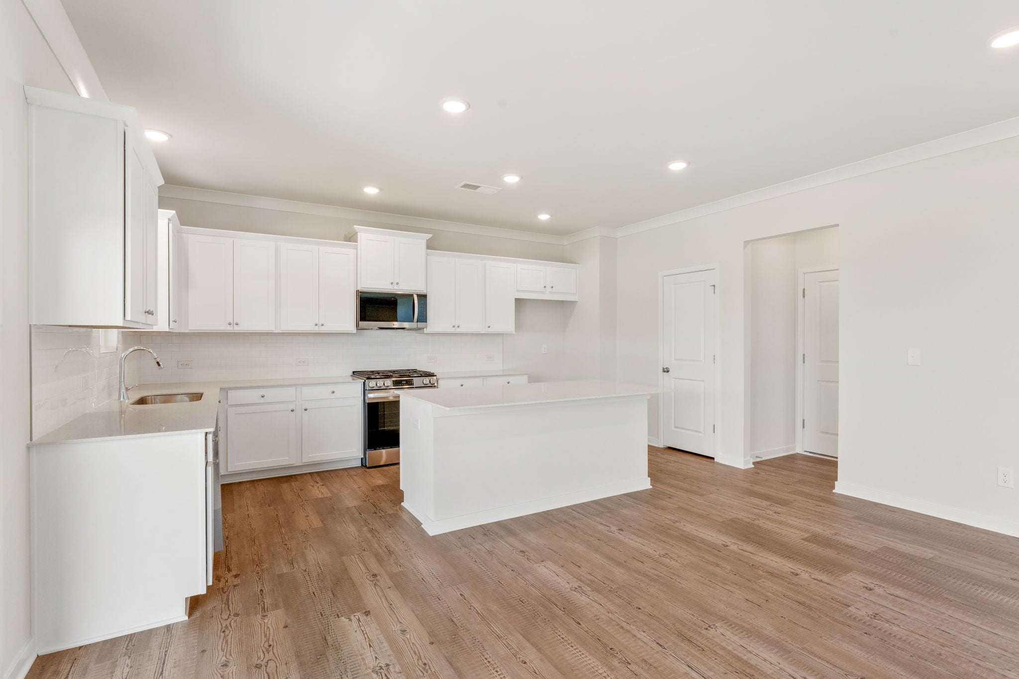 A kitchen with white cabinets.