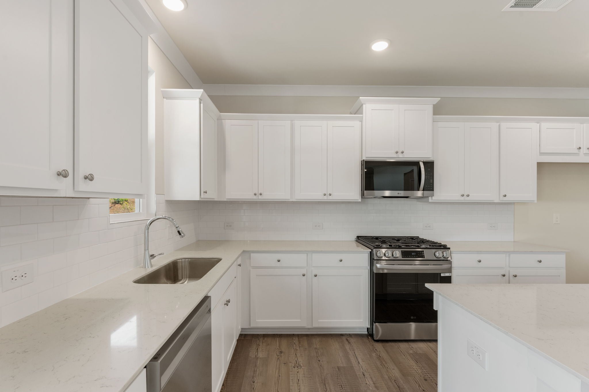 A kitchen with white cabinets.