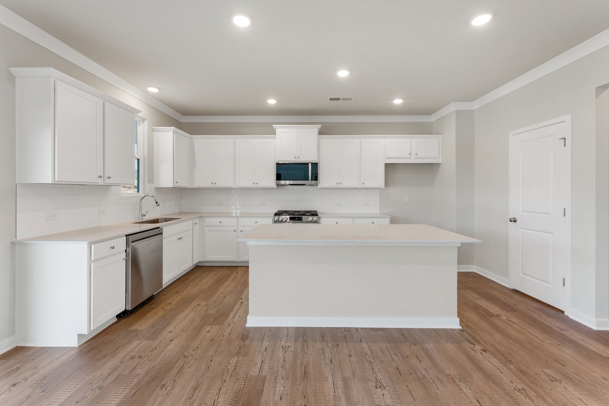 A kitchen with white cabinets.