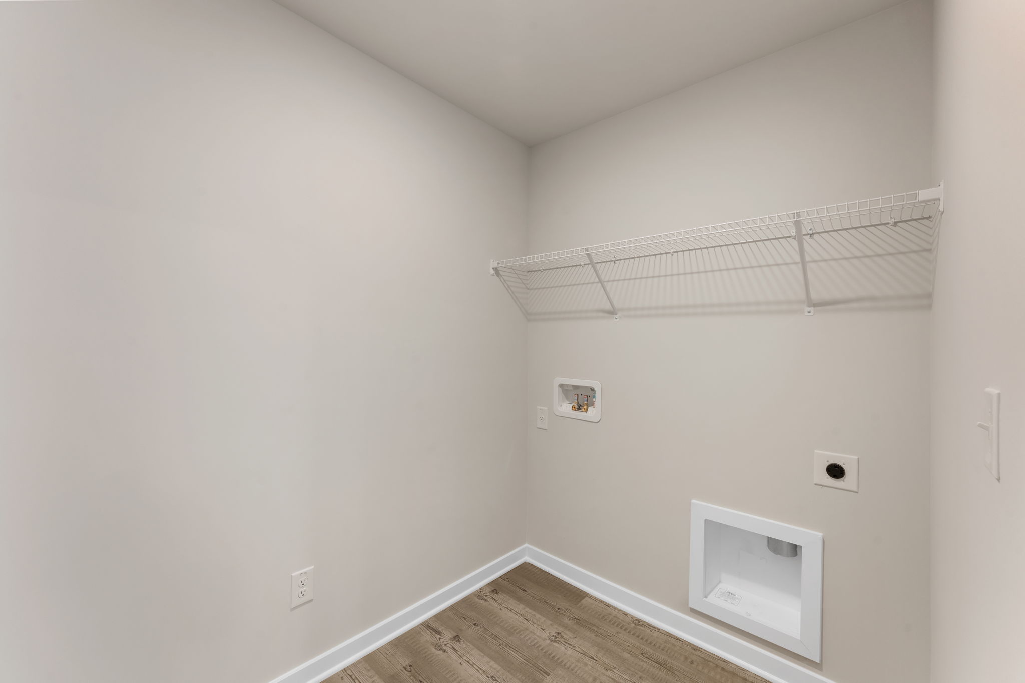 A room with a vent and a vent.