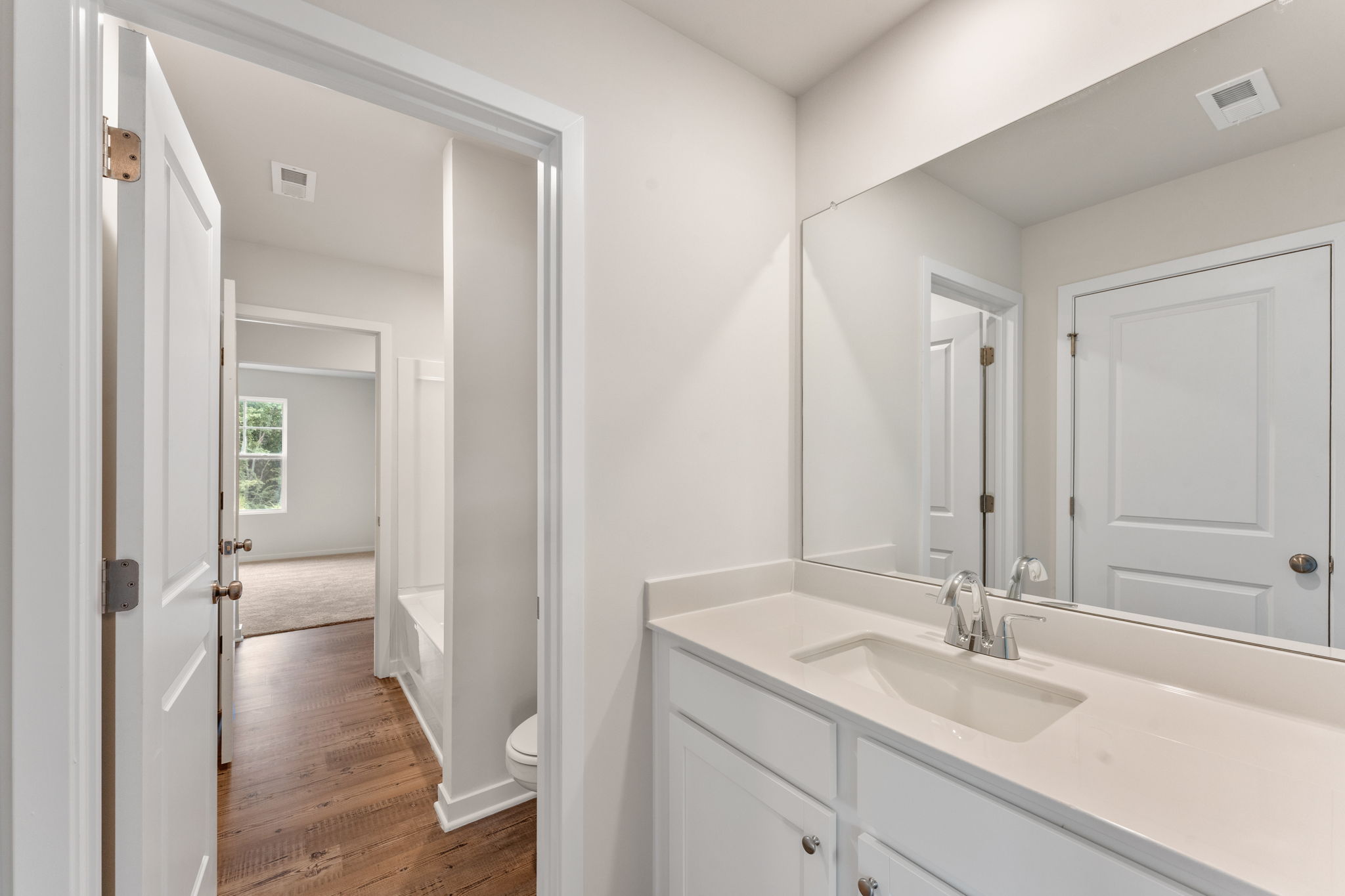 A bathroom with a sink and a mirror.