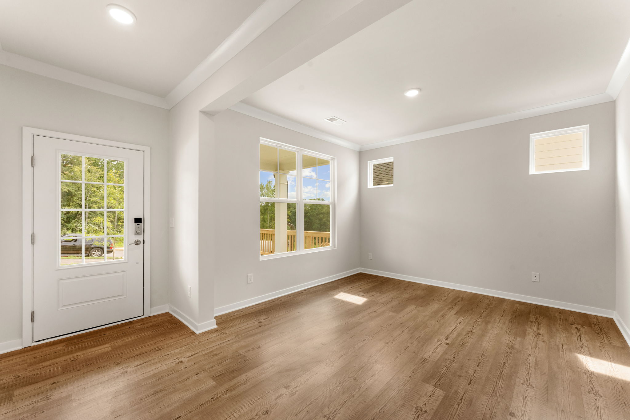 A room with a wood floor and windows.