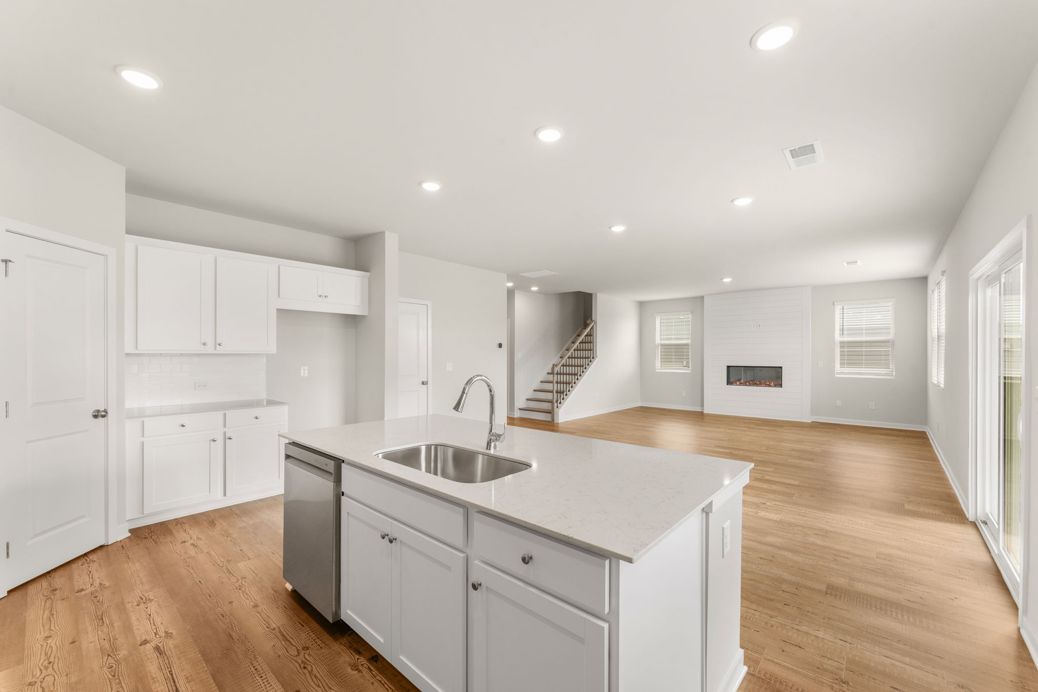 A kitchen with white cabinets.