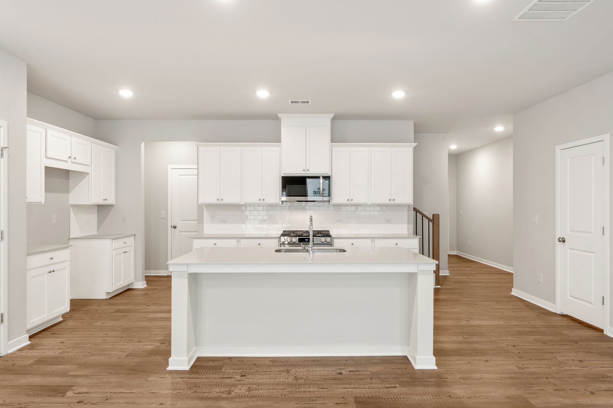 A kitchen with white cabinets.