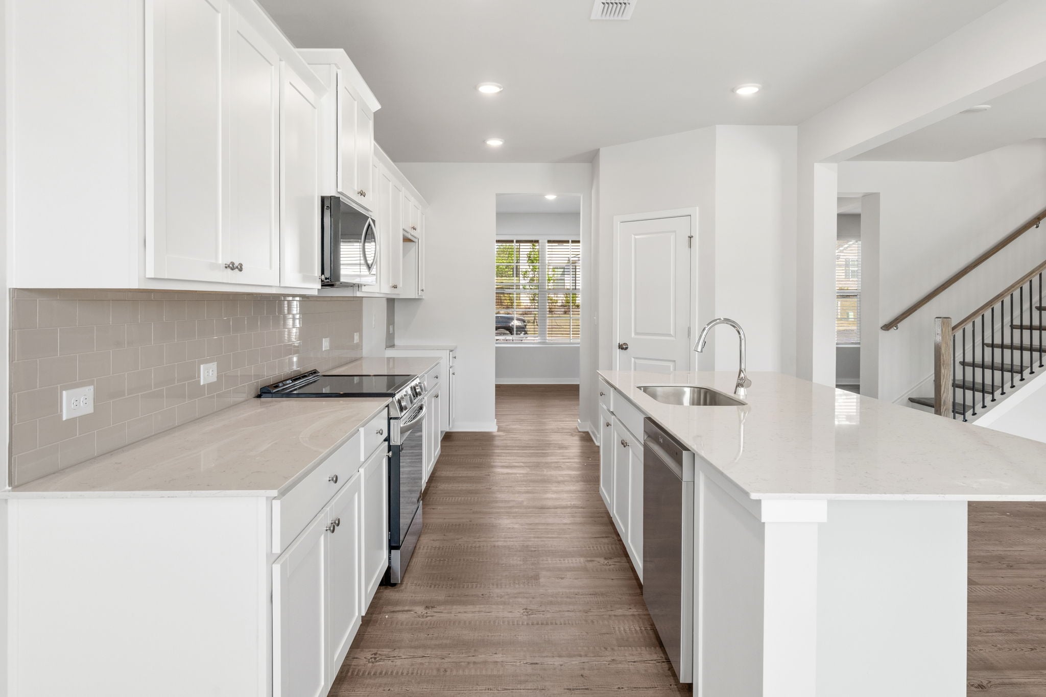 A kitchen with white cabinets.