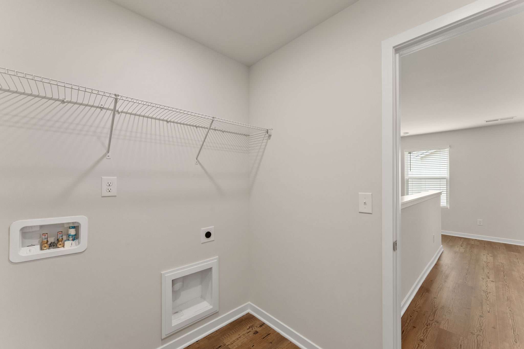 A room with a white wall and a white door.